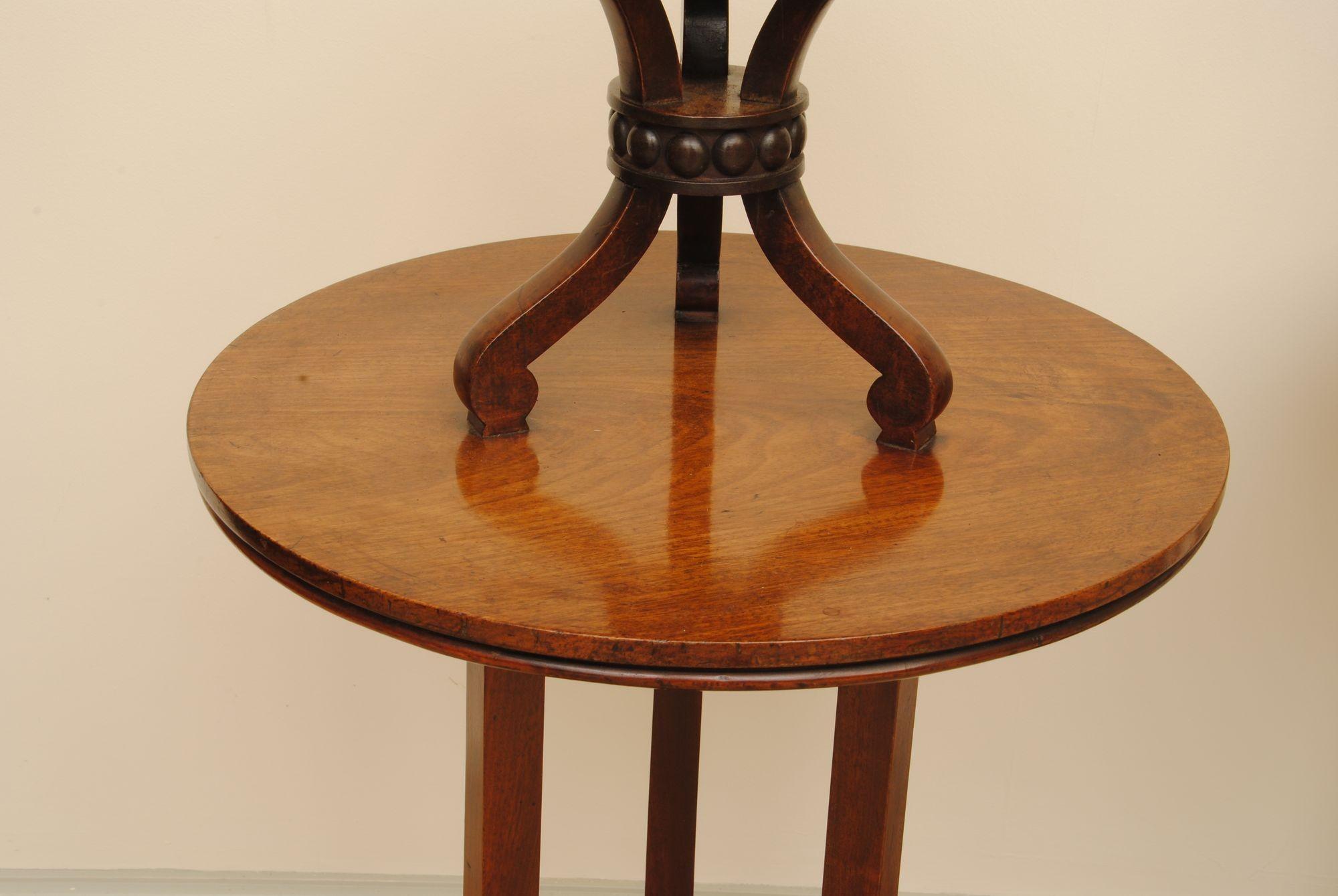 Inusual y elegante pareja de atriles de caoba de la Regencia siglo XIX en venta
