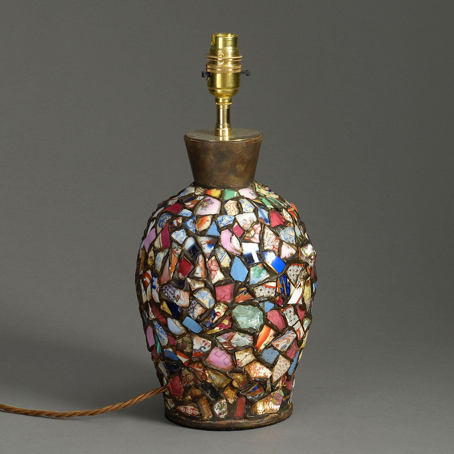 Ungewöhnliche Keramik-Collage-Lampe (Chinesischer Export) im Angebot