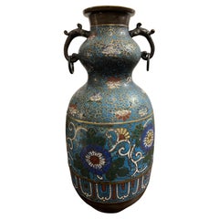 Ungewöhnliche chinesische Cloisonné-Vase mit elfenbeinfarbenen Henkeln in Elefantenform, 19. Jahrhundert