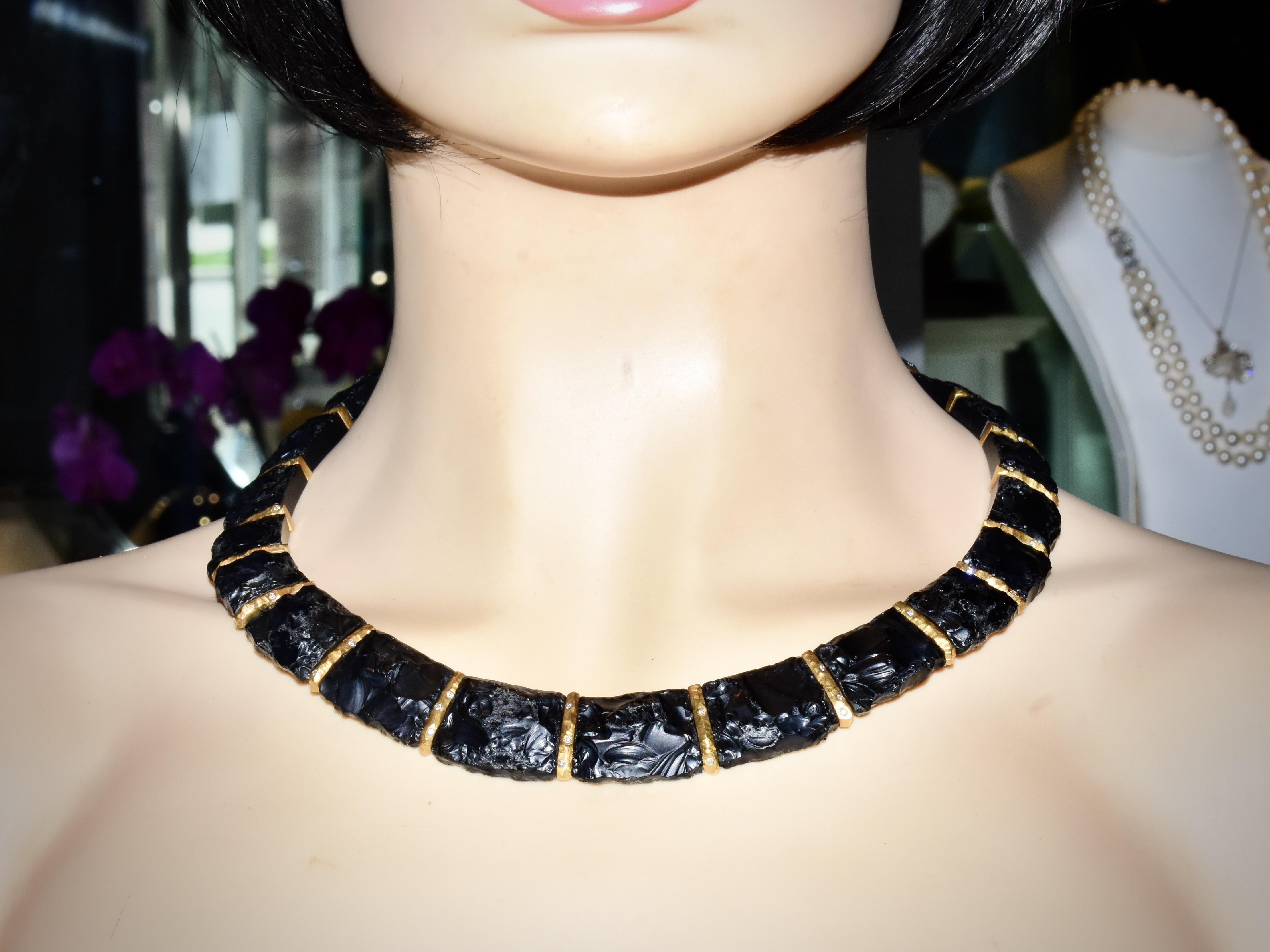 Contemporary An Unusual Chiseled Onyx Necklace with 18K yellow gold and Diamonds, Modernist. For Sale