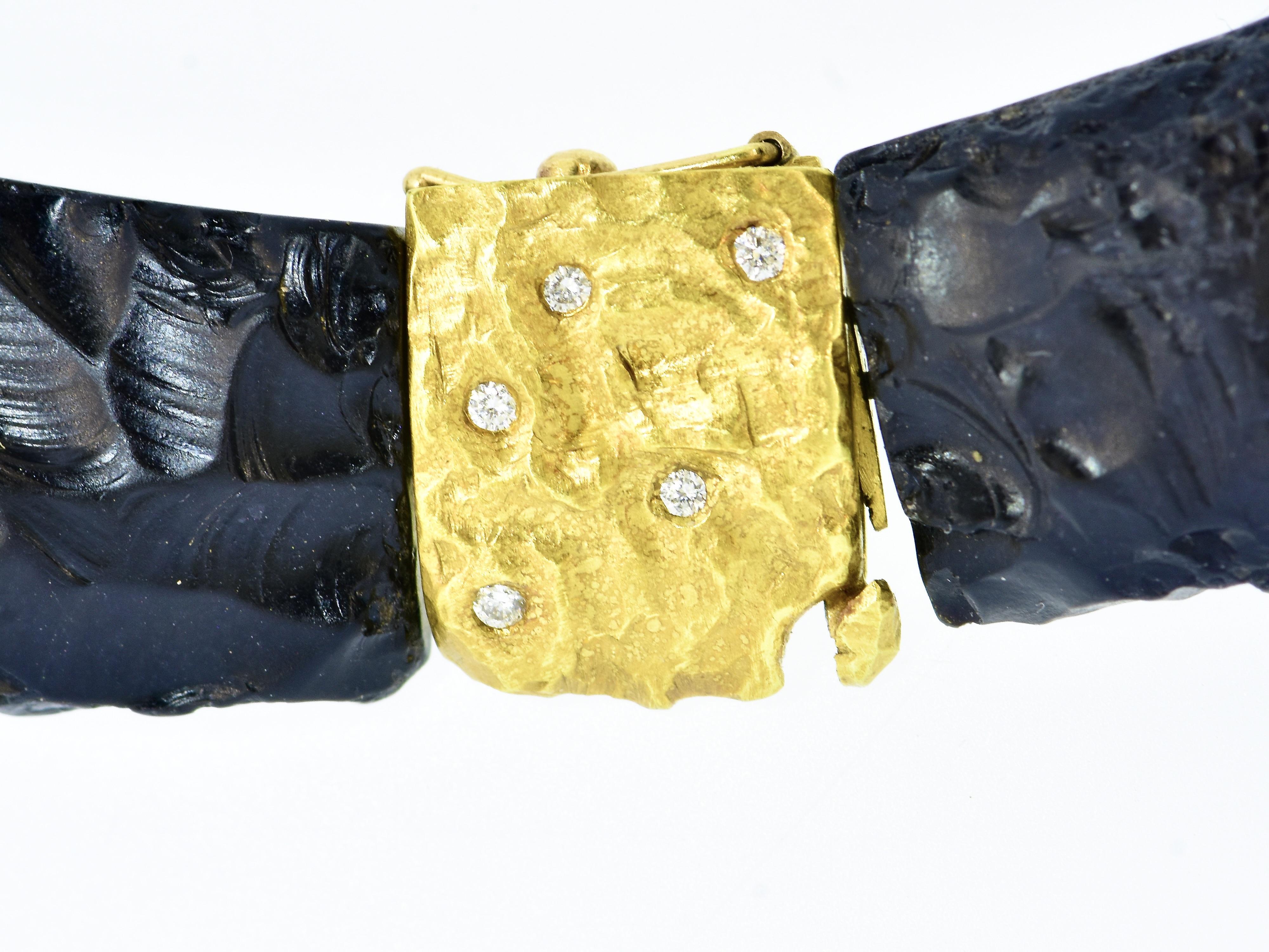 An Unusual Chiseled Onyx Necklace with 18K yellow gold and Diamonds, Modernist. For Sale 3