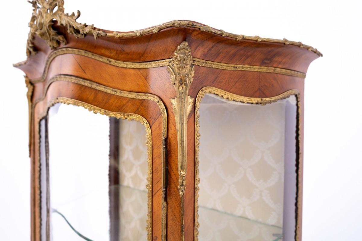 19th Century An unusual display cabinet in the Louis XV style, France, circa 1870. For Sale