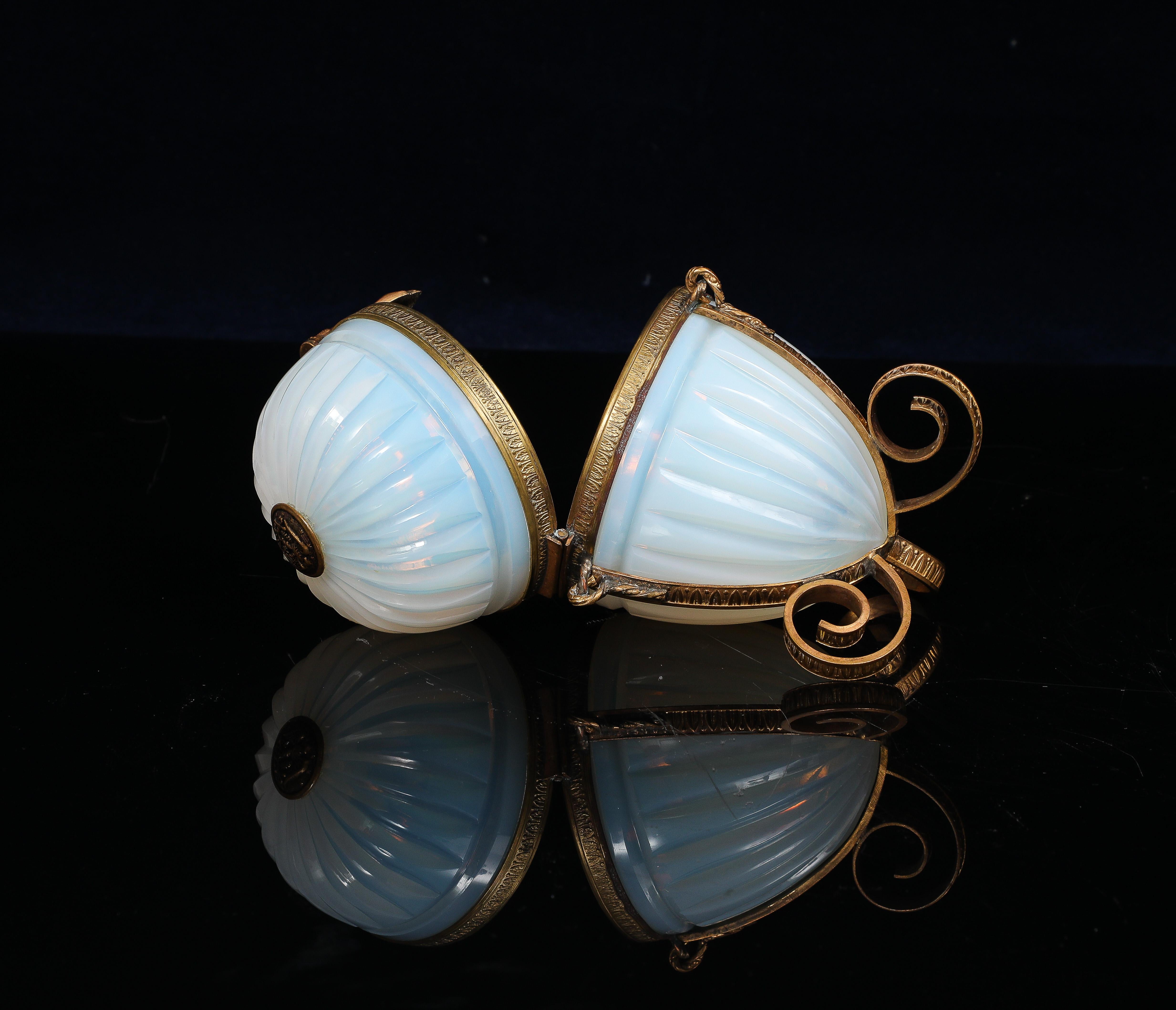 An Unusual Dore Bronze Mounted French Baccarat Opaline Crystal Egg-Form Box For Sale 1