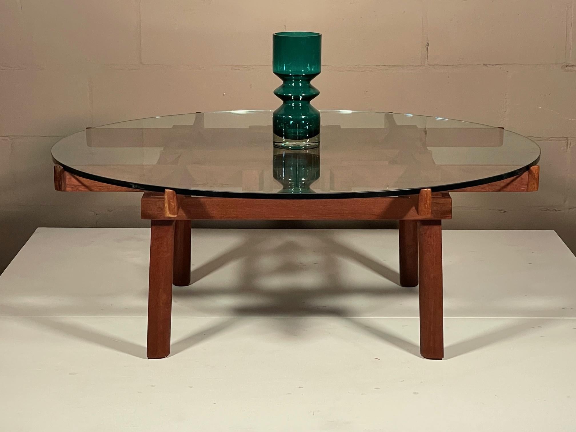 Unusual Dunbar Coffee Table In Good Condition For Sale In St.Petersburg, FL