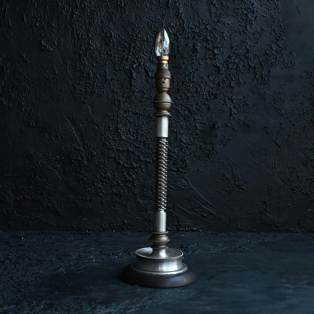 Hand-Crafted An unusual Early 20th century American table lamp For Sale