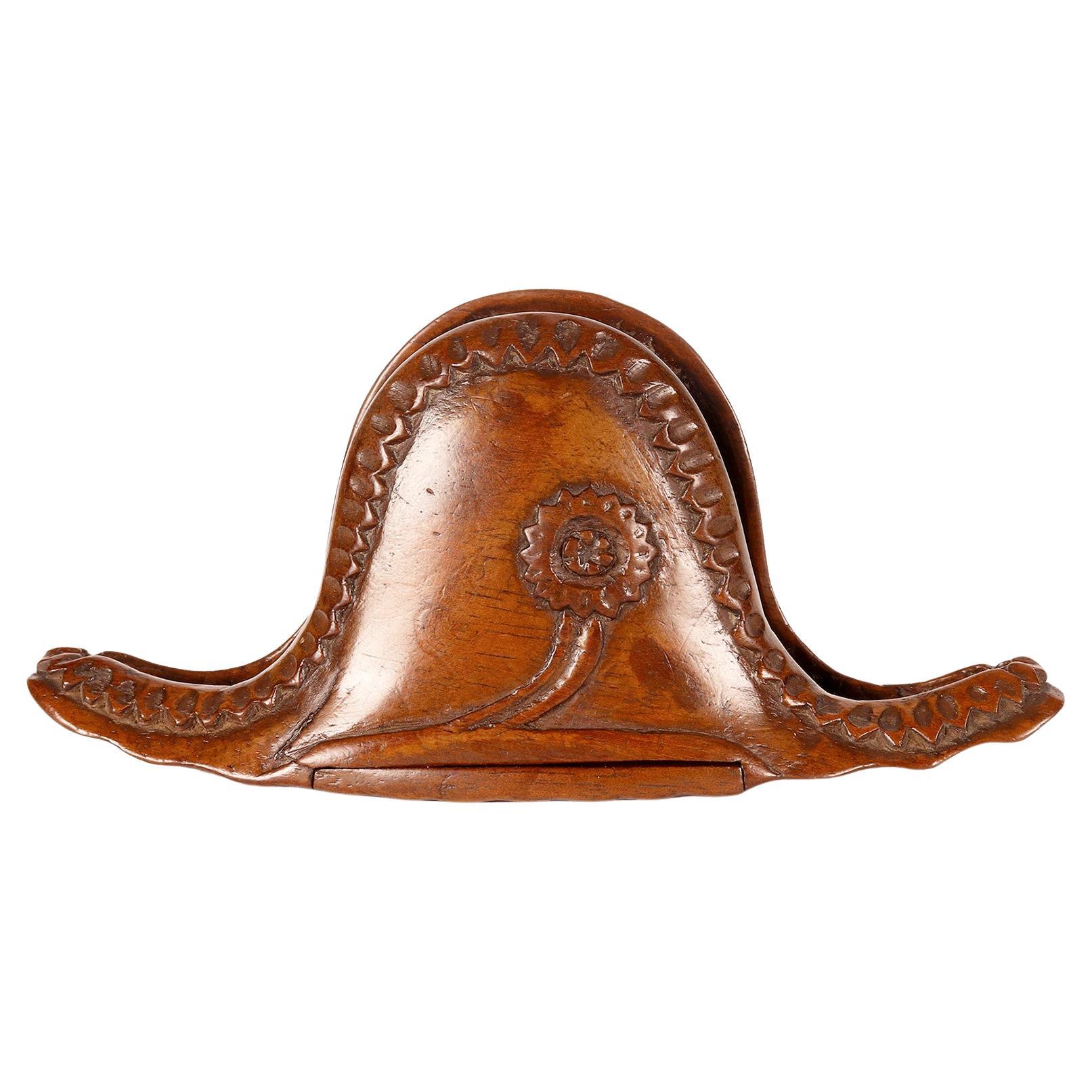Eine ungewöhnliche Schnupftabakdose in Feluca-Form aus Wurzelholz, Frankreich 1800. im Angebot