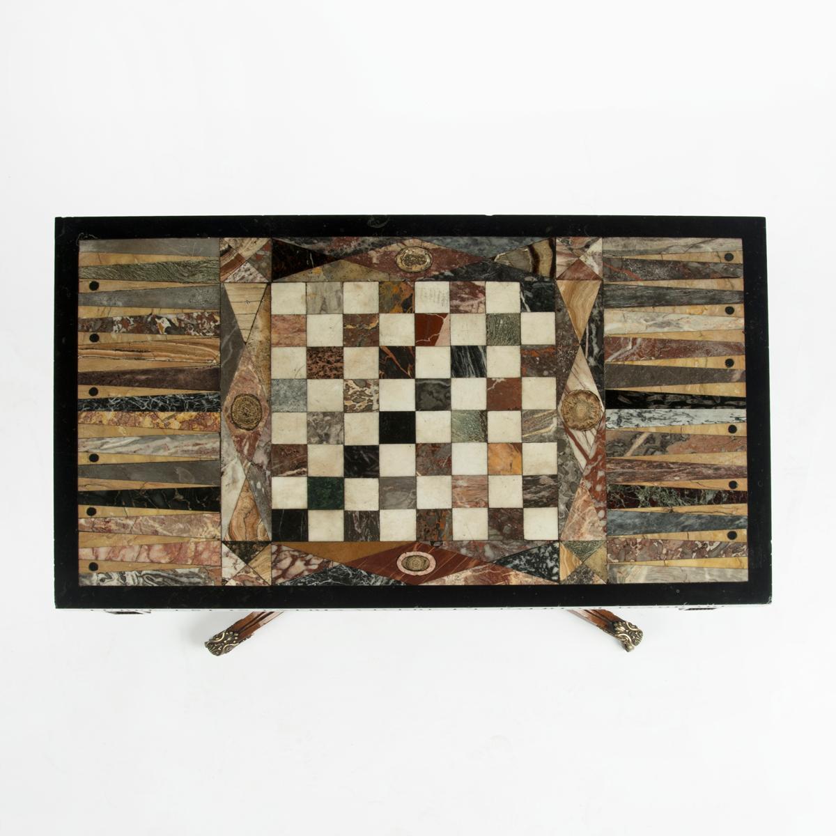 Ein ungewöhnlicher Backgammon-Tisch aus Marmor im George-IV-Stil, Gillows zugeschrieben (Englisch) im Angebot