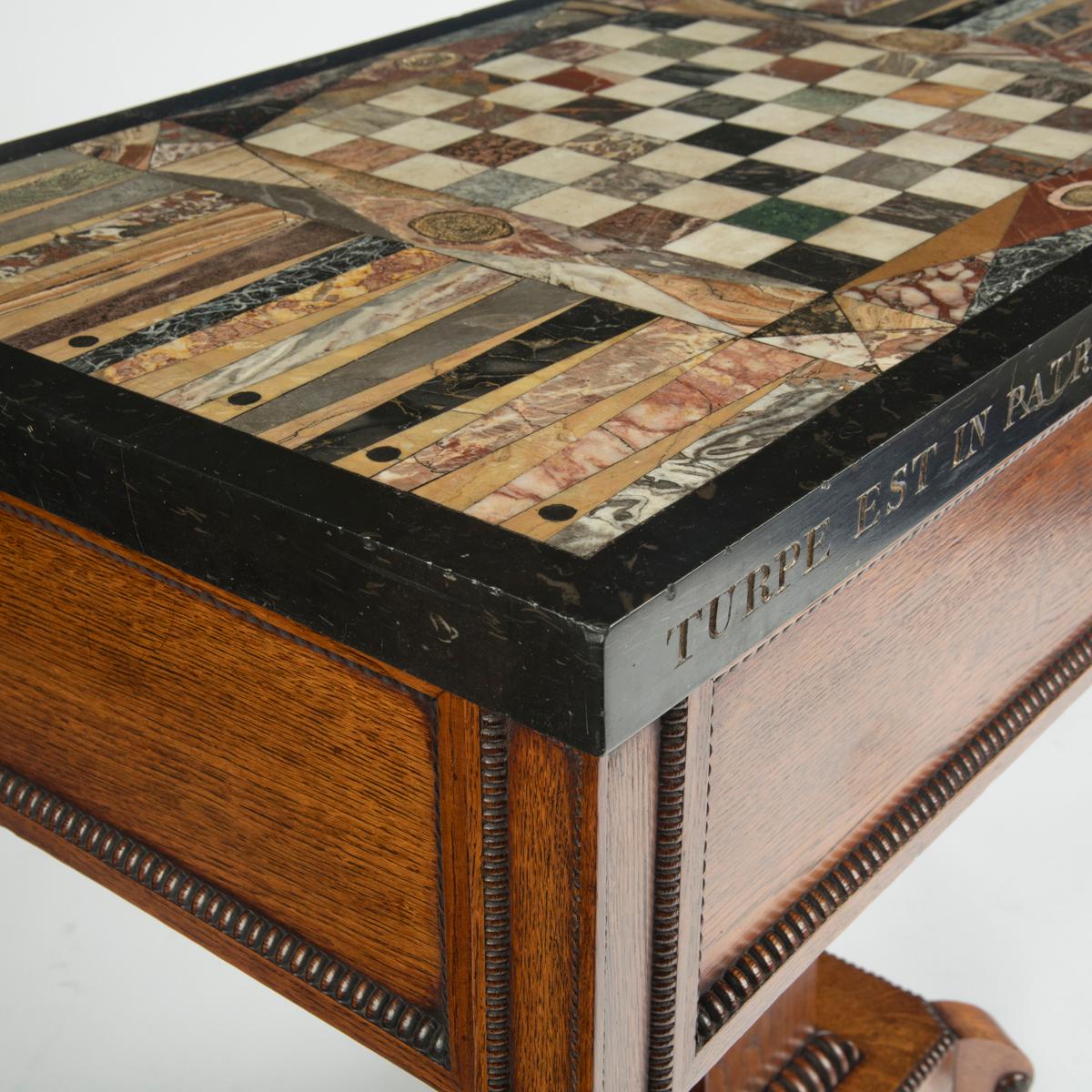 Ein ungewöhnlicher Backgammon-Tisch aus Marmor im George-IV-Stil, Gillows zugeschrieben (Mittleres 19. Jahrhundert) im Angebot