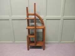 Un insolito pezzo rustico Hand Made What Not Un grande pezzo realizzato a mano in teak.