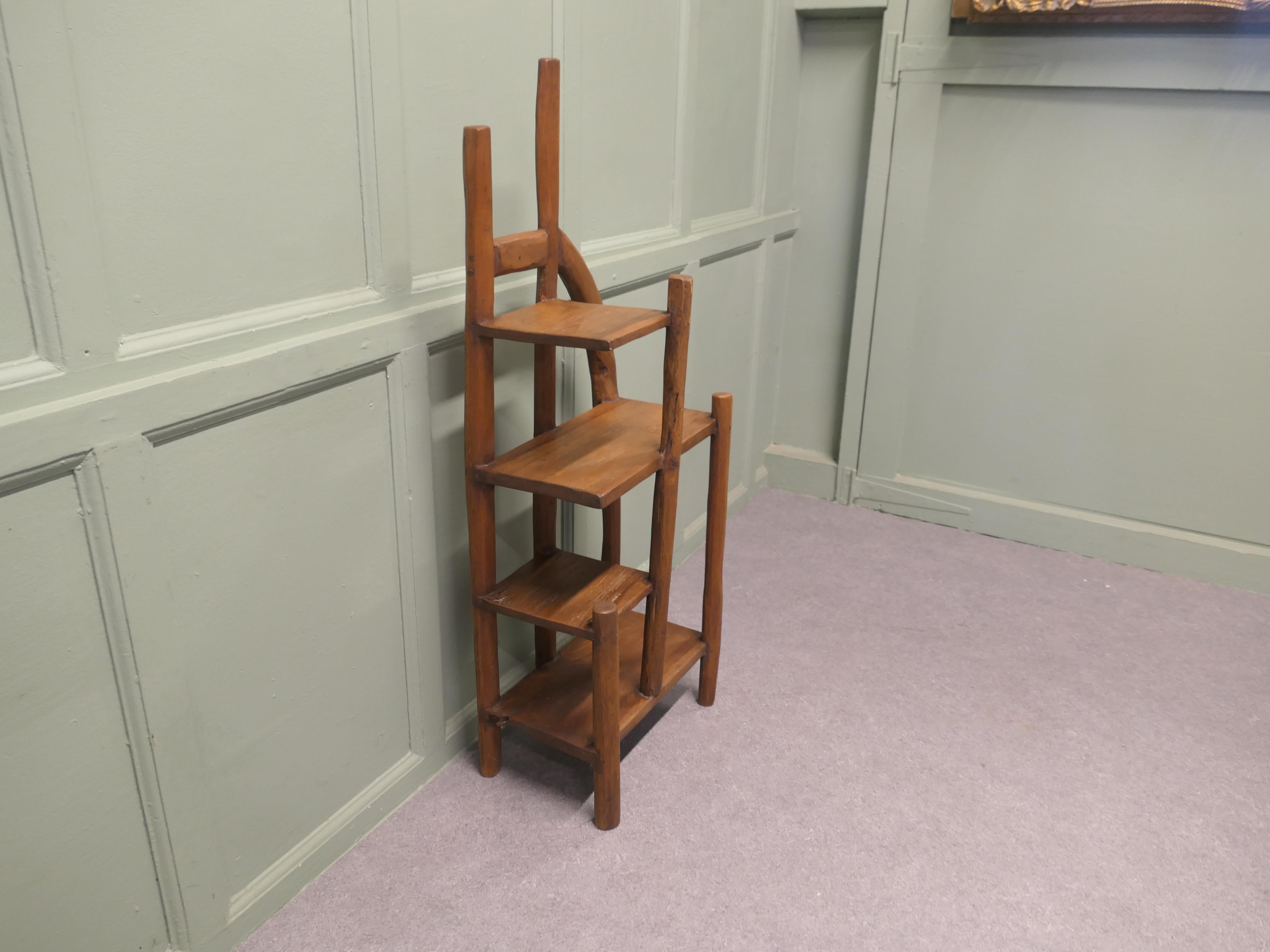 Teak Un insolito pezzo rustico Hand Made What Not Un grande pezzo realizzato a mano in teak. in vendita