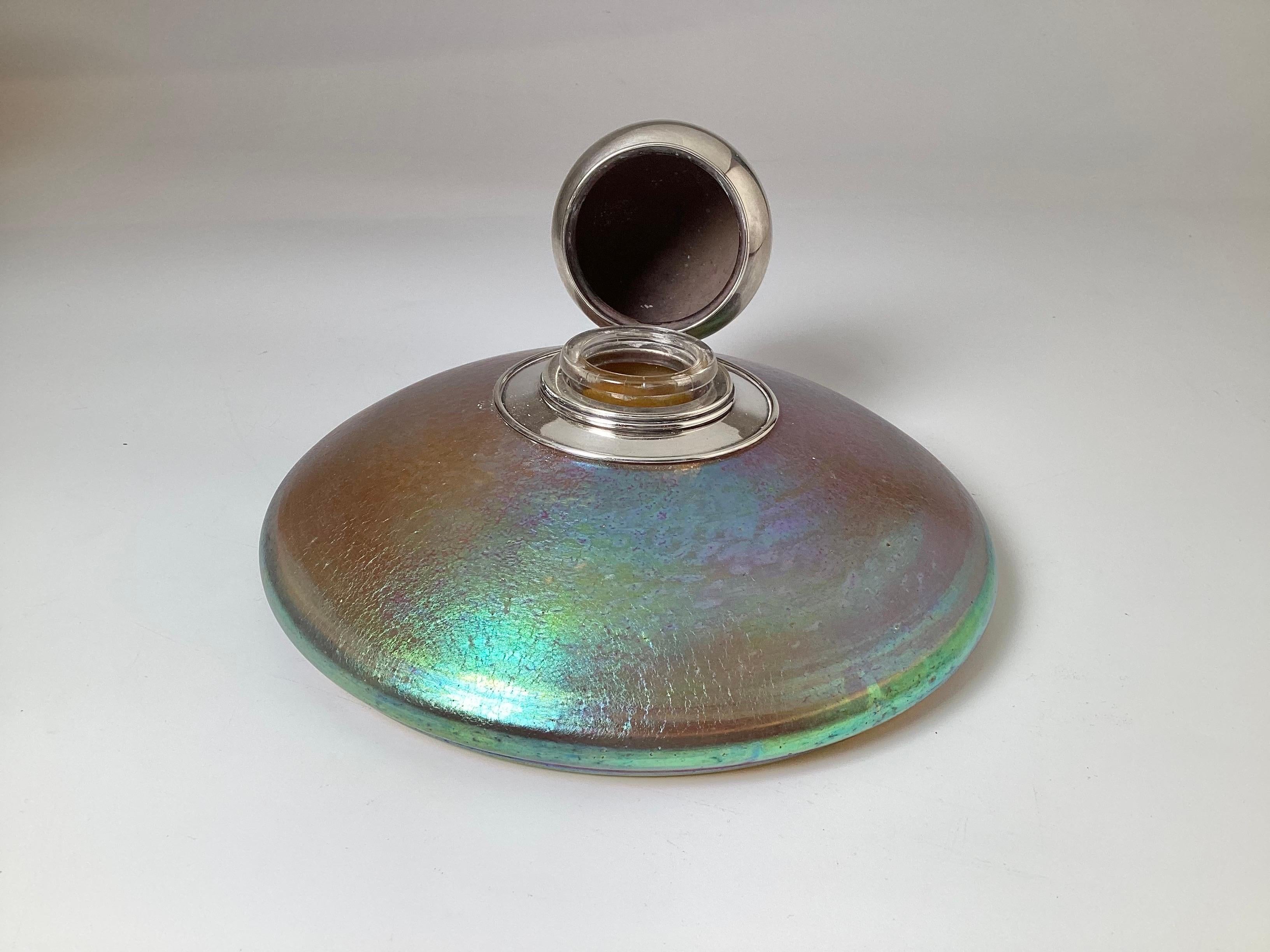 Ungewöhnliches schillerndes Tintenfass aus Glas und Sterling (Art nouveau)