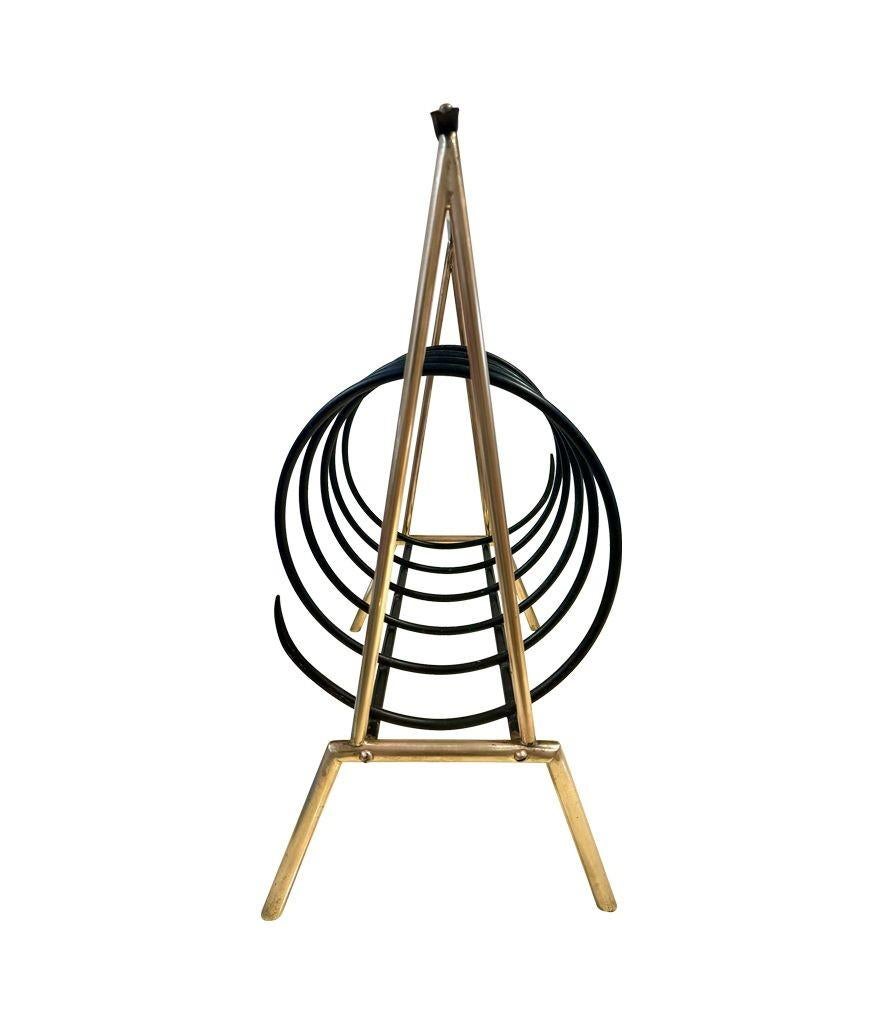 Italiano Un insolito portariviste a spirale italiano degli anni '50 in ottone e laccato nero in vendita