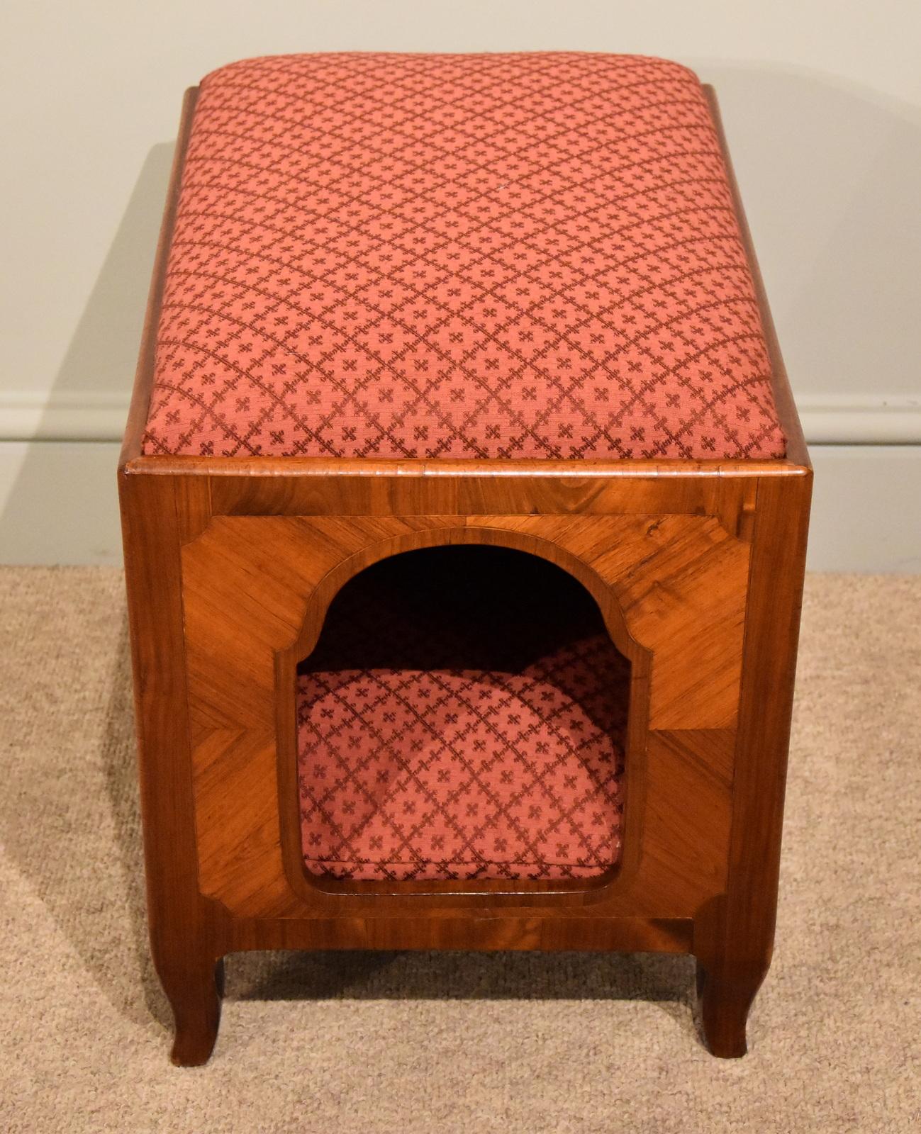 Unusual Kingwood French Dog Kennel/Stool In Good Condition For Sale In Wiltshire, GB