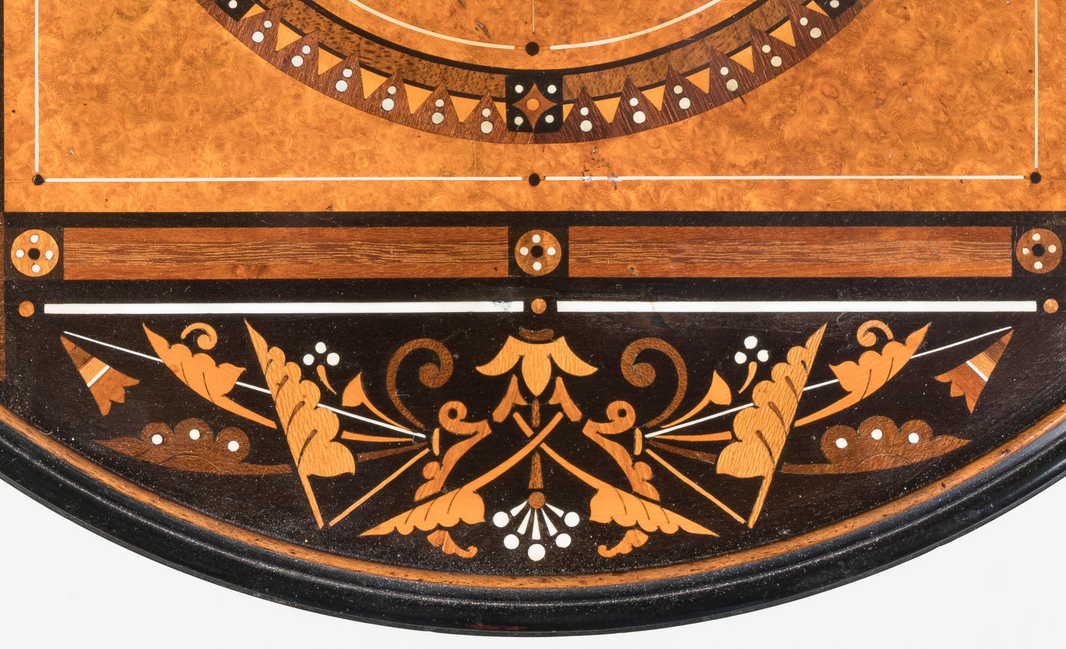 Table à plateau en marqueterie attribuée à Jackson & Graham Bon état - En vente à London, GB
