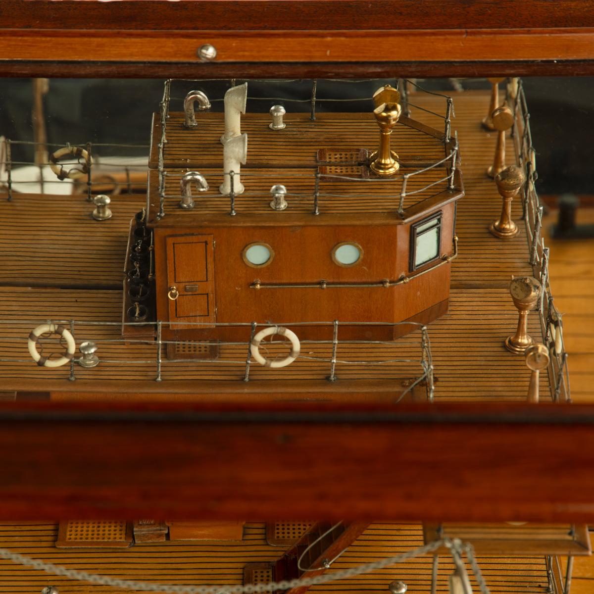 Un modèle inhabituel de une section du navire à vapeur Catherine Govan Bon état - En vente à Lymington, Hampshire