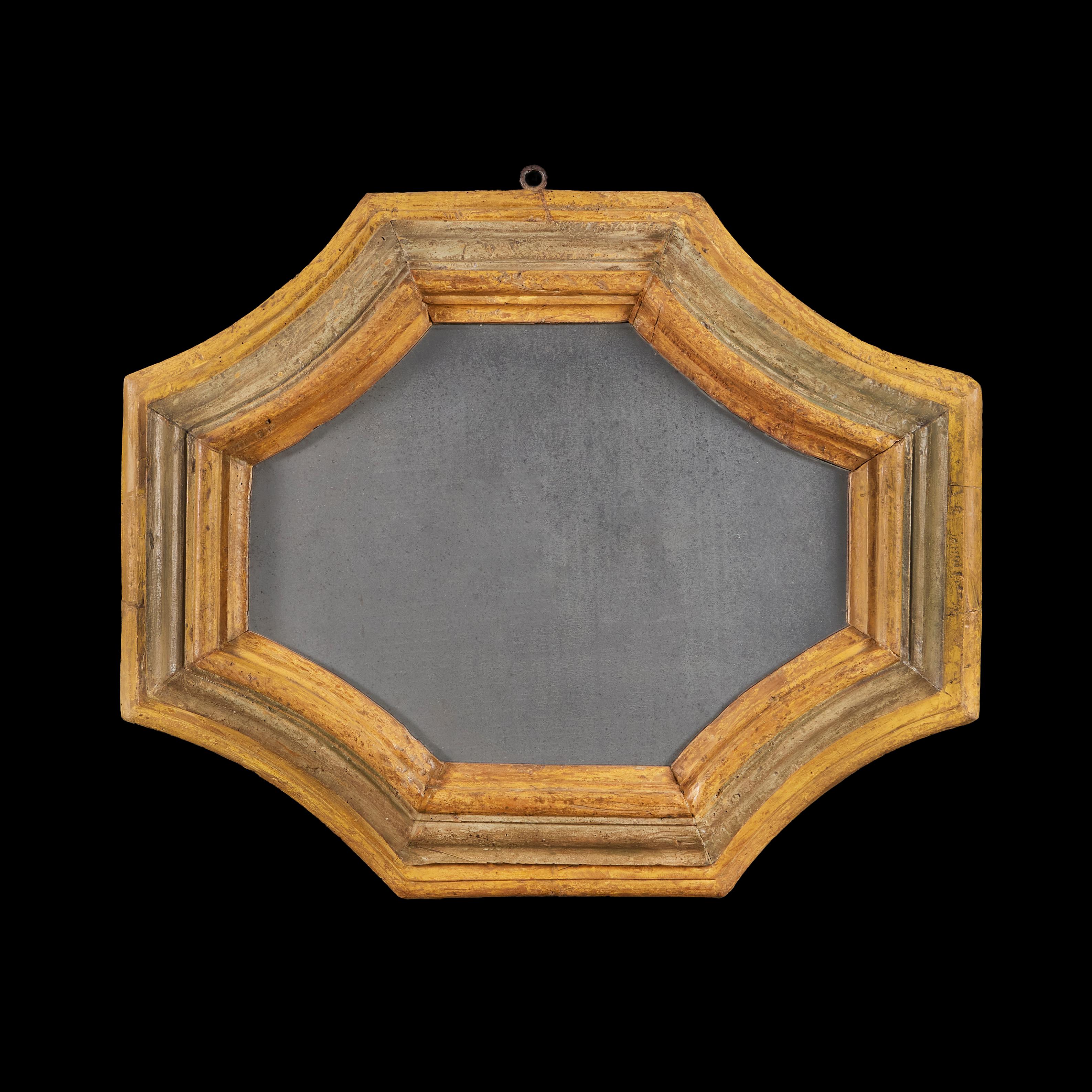 Italien, um 1750

Ein seltenes Paar toskanischer achteckiger Rahmen aus der Mitte des achtzehnten Jahrhunderts, mit Resten von grüner Farbe und gelbem Ocker, die Rahmen mit abgestuften Leisten. 

Höhe    78.00cm
Breite      94.00cm
Tiefe      7.00cm