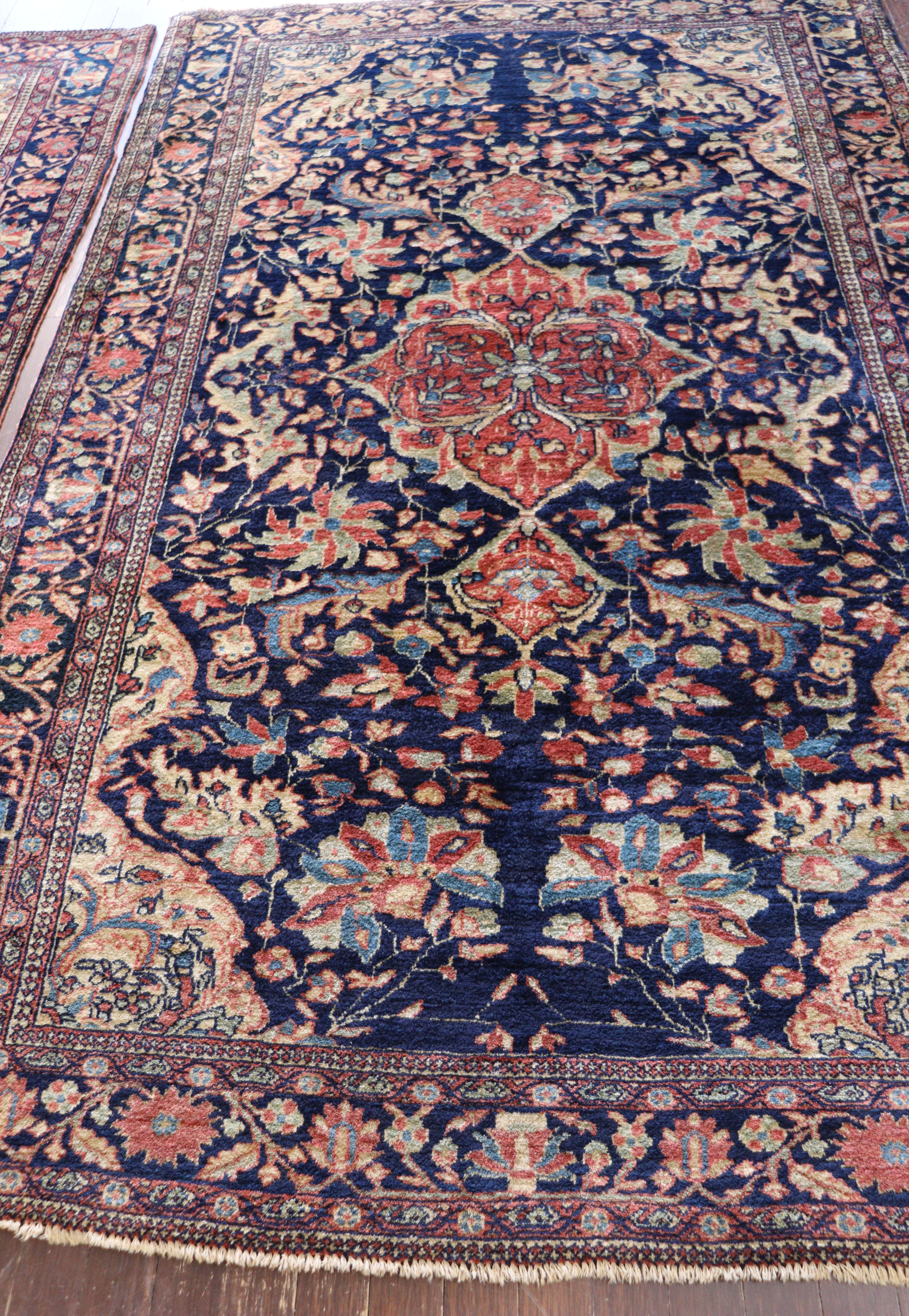  Paire de tapis persans anciens de type Feraghan Sarouk, inhabituels, 4'3