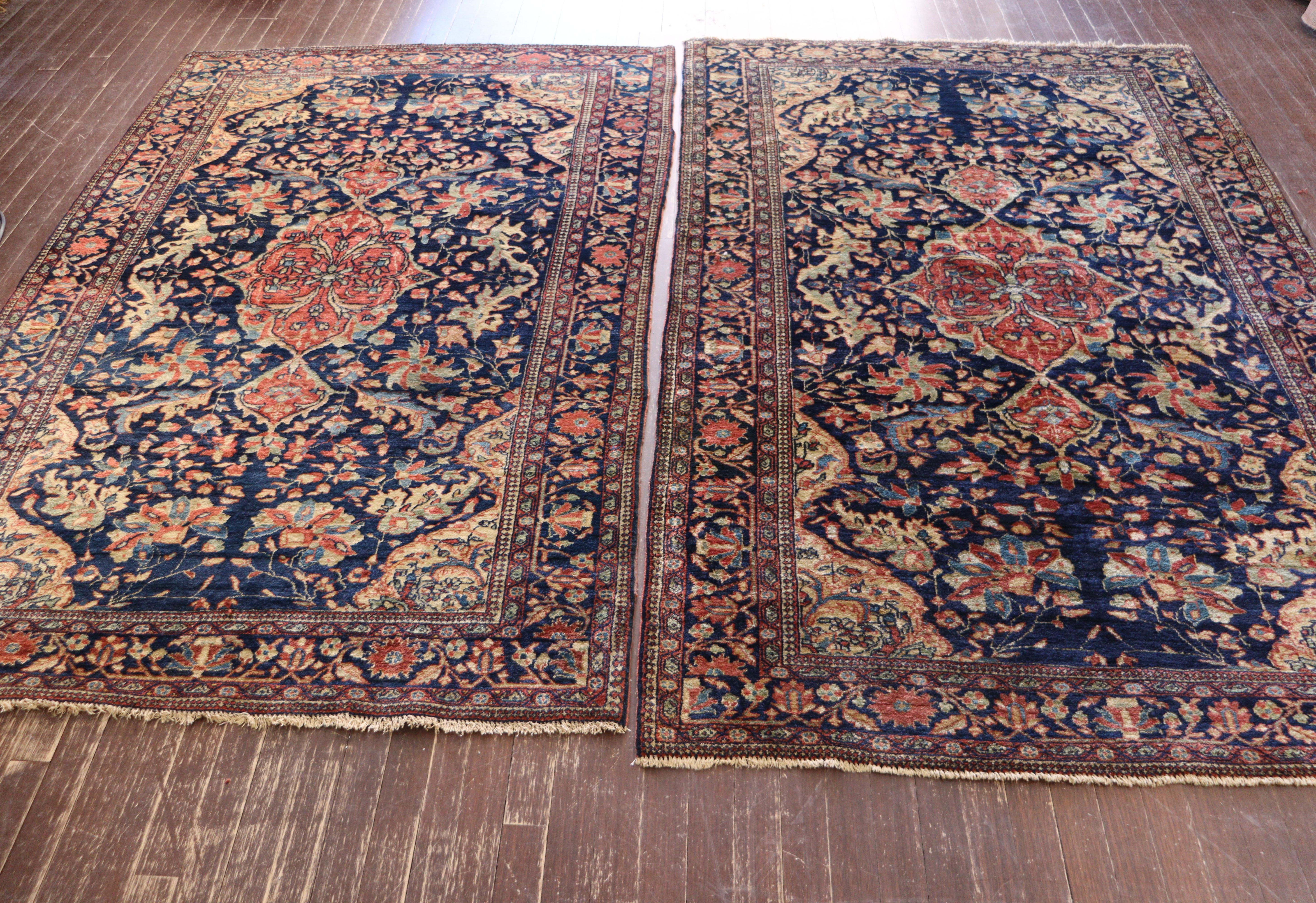 Sarouk Farahan  Paire de tapis persans anciens de type Feraghan Sarouk, inhabituels, 4'3