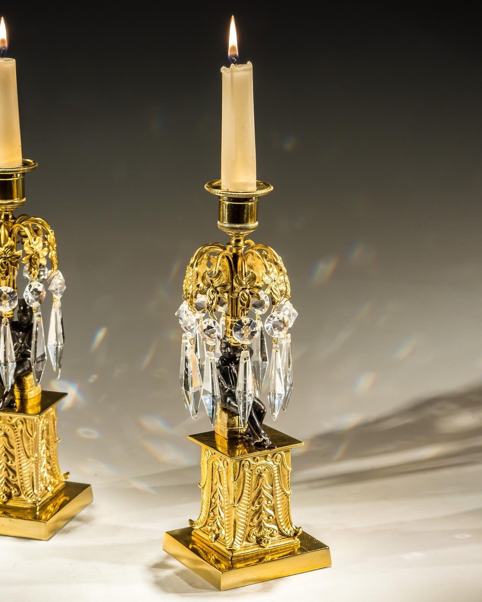 Ein ungewöhnliches Paar vergoldeter & bronzener Militärfiguren-Kerzenleuchter (Englisch) im Angebot