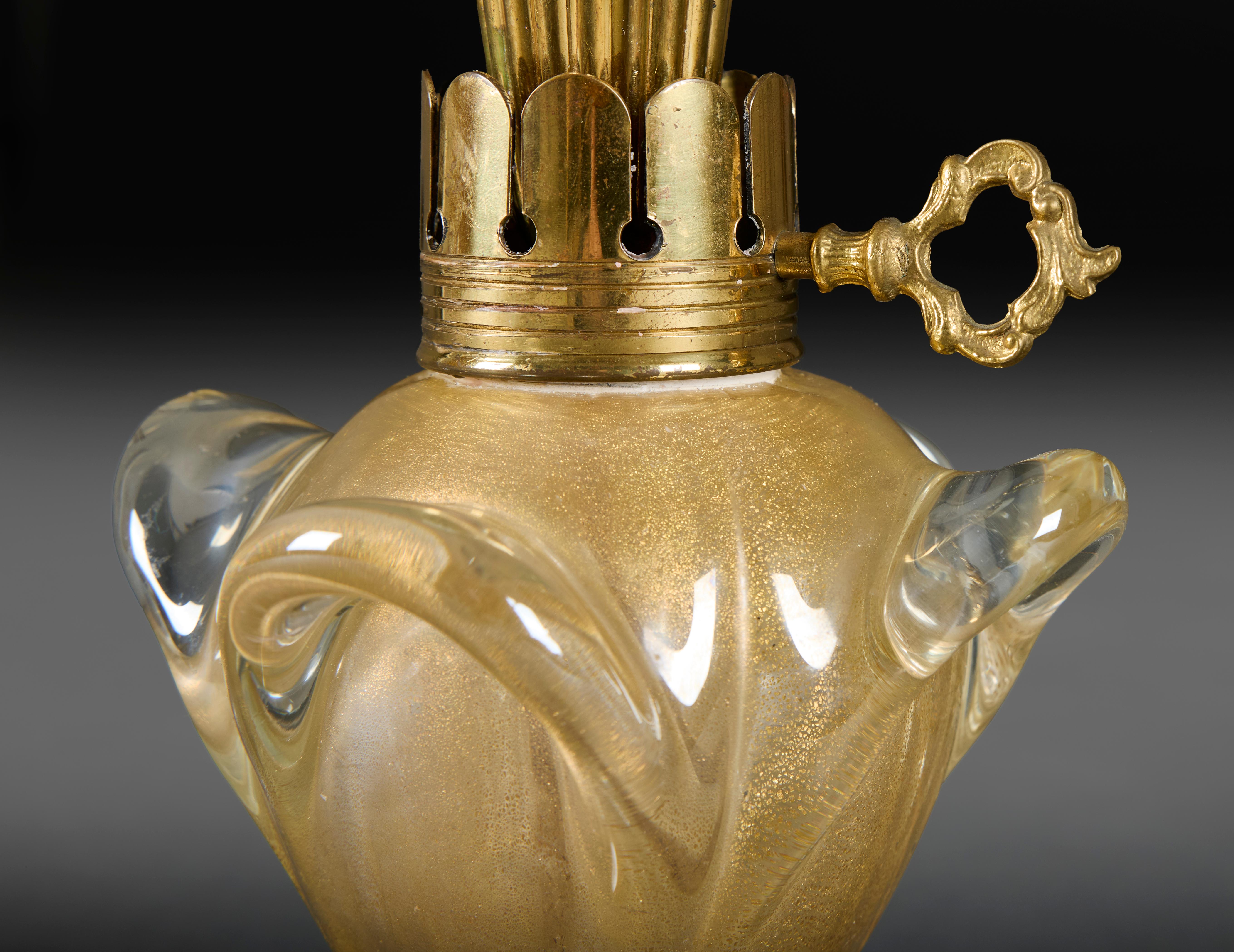 Paire de lampes d'ouragan en verre de Murano doré Bon état - En vente à London, GB