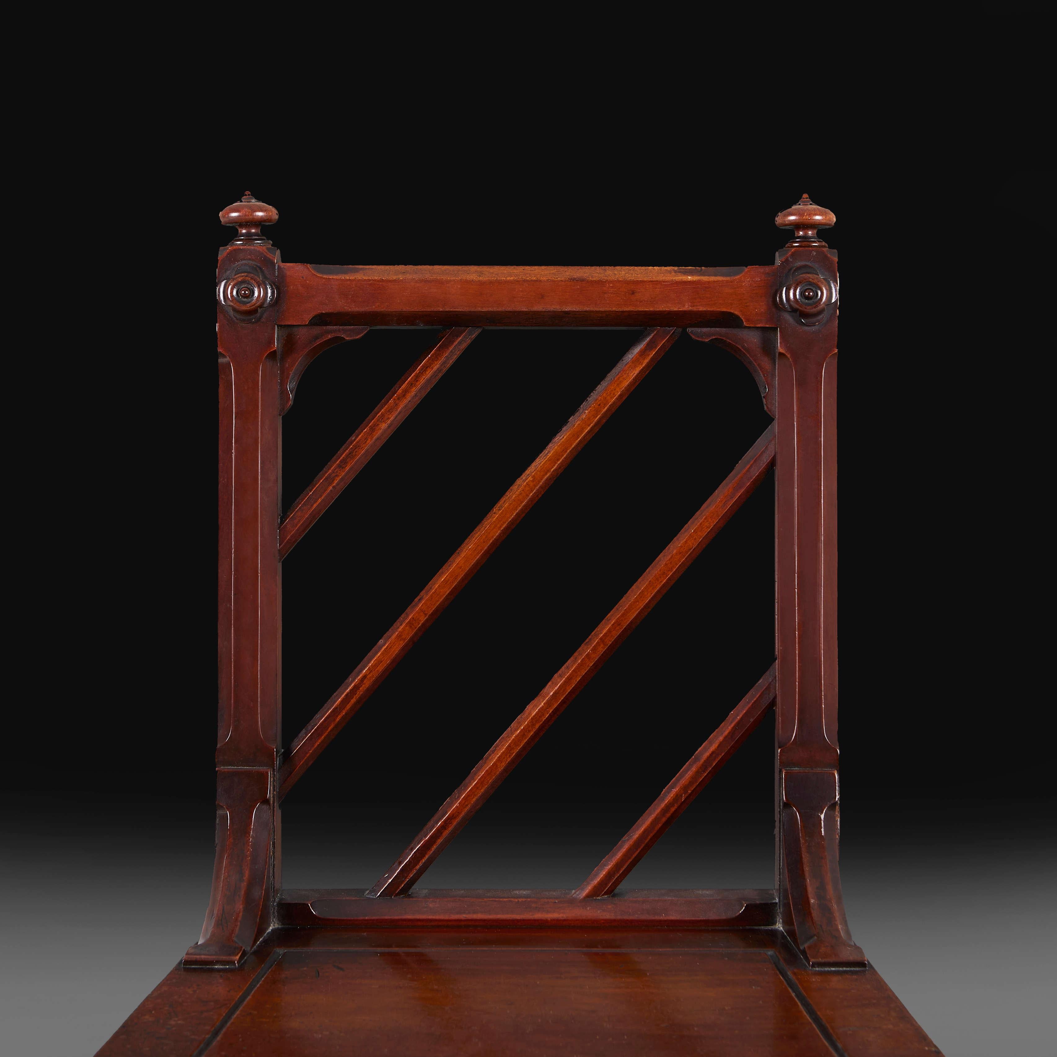 An Unusual Pair of Hall Chairs In Good Condition For Sale In London, GB