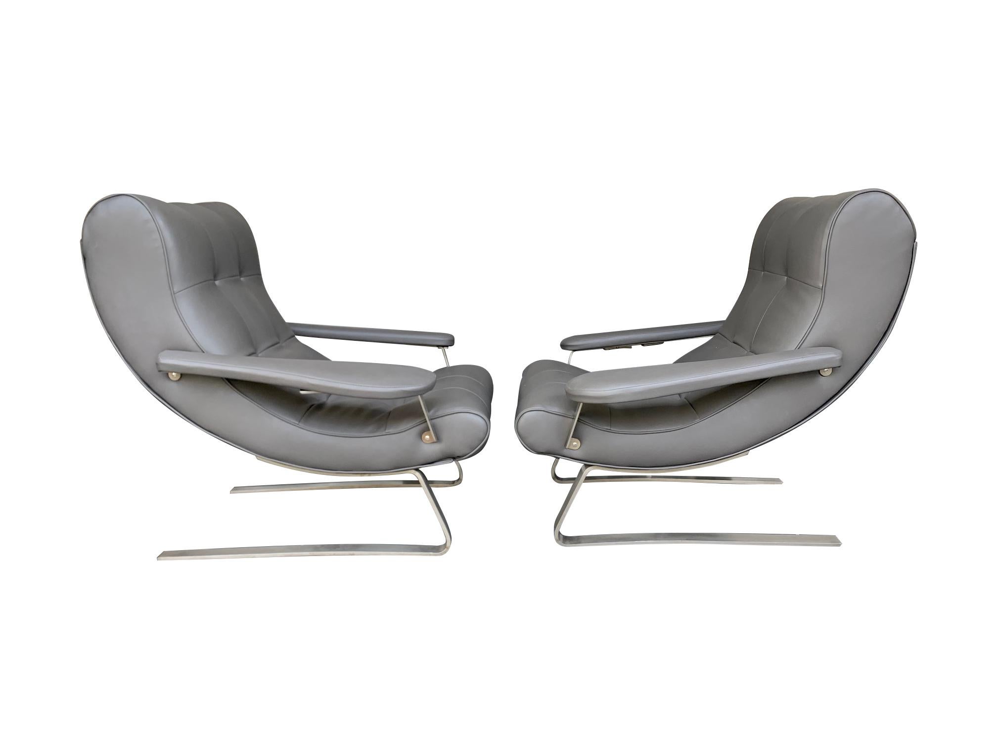 Late 20th Century Unusual Pair of Italian 1970s Cantilevered Armchairs with Brushed Metal Legs