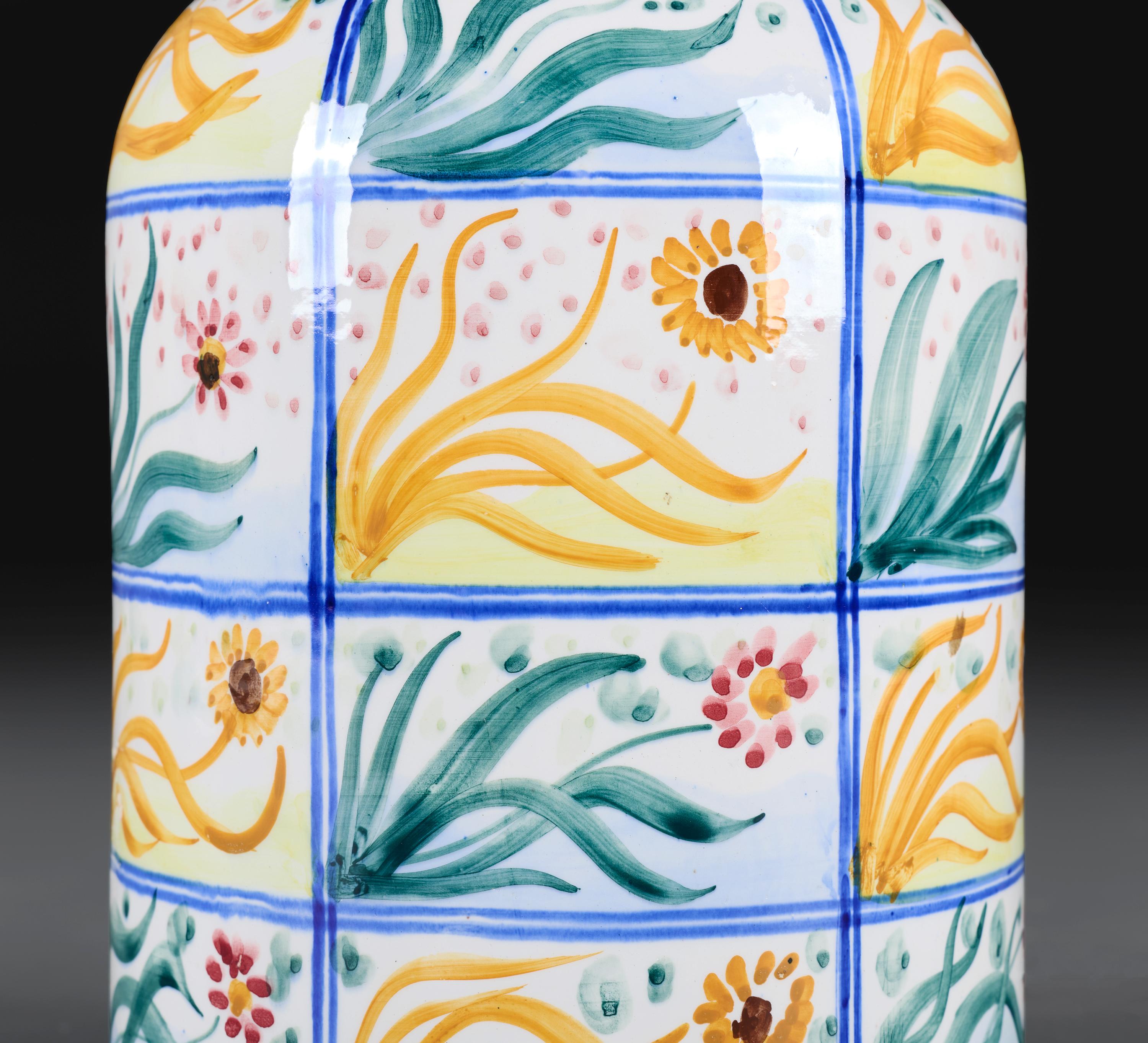 XIXe siècle Paire inhabituelle de jarres en poterie polychrome italienne utilisées comme lampes en vente