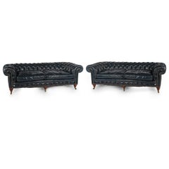 Inusual pareja de chesterfields victorianos de nogal con botones profundos