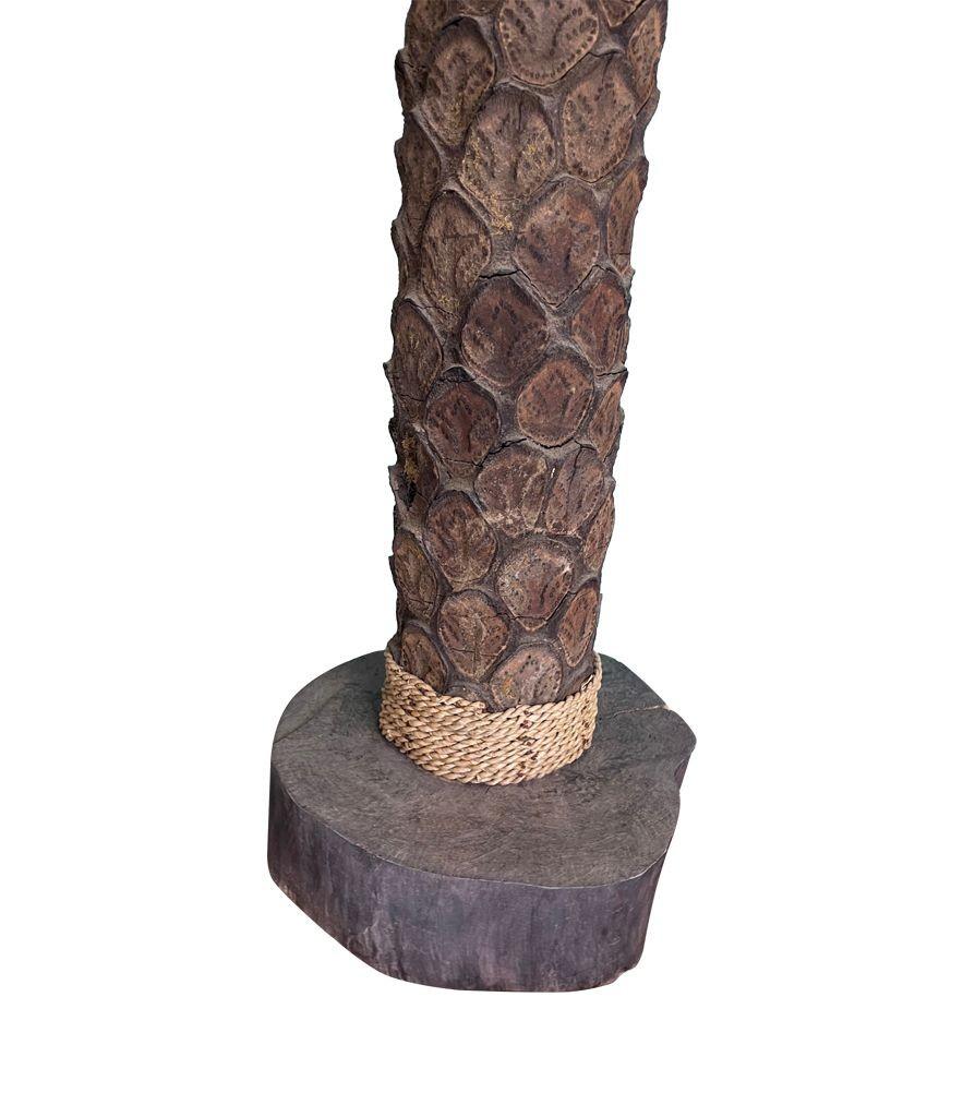 Un'insolita lampada da terra a forma di albero di palma con base in legno a forma di foglie in vendita 5
