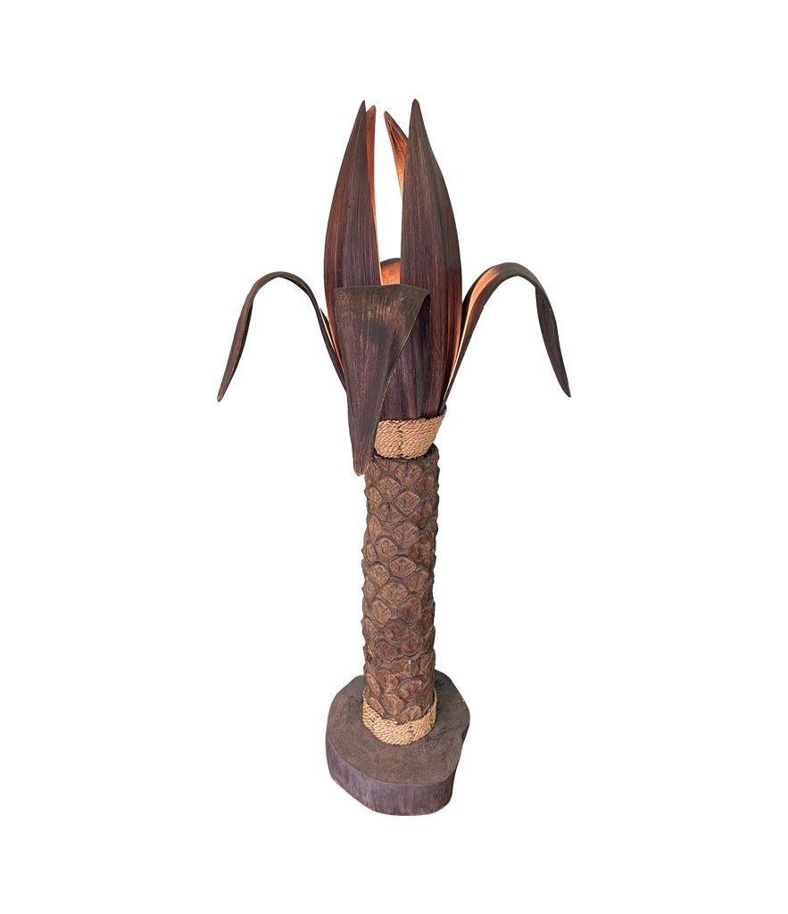 Un'insolita lampada da terra a forma di albero di palma con base in legno a forma di foglie in vendita 6