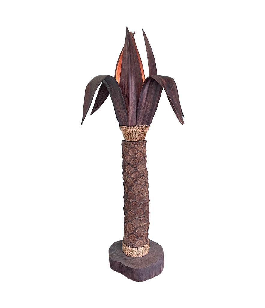 Un'insolita lampada da terra a forma di albero di palma con base in legno a forma di foglie in vendita 7