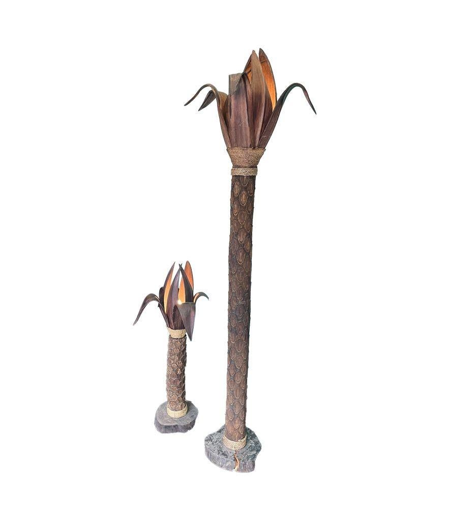 Un'insolita lampada da terra a forma di albero di palma con base in legno a forma di foglie in vendita 9