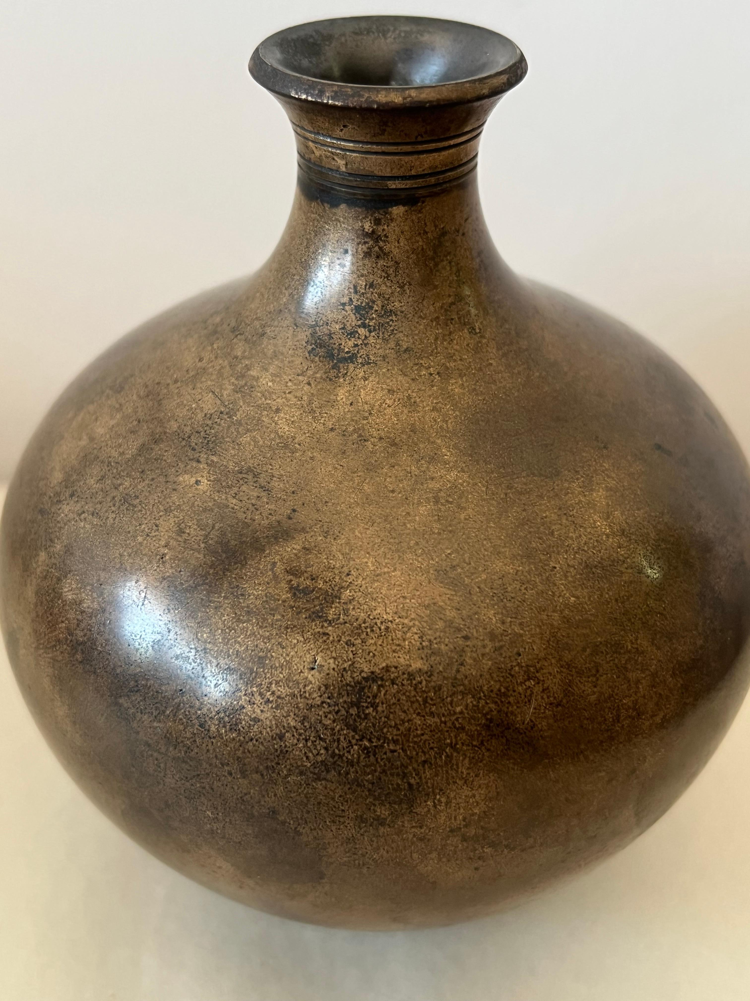Ungewöhnliche Vase aus patinierter Bronze von Just Andersen, Dänemark, ca. 1940er Jahre (Moderne der Mitte des Jahrhunderts) im Angebot