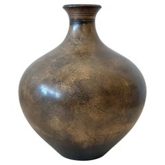 Vase inhabituel en bronze patiné par Just Andersen Danemark vers les années 1940