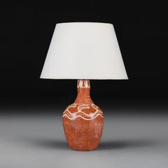 Vase inhabituel en terre cuite péruvienne servant de lampe