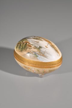 An unusual Satsuma kogo box shaped like an egg, signed Kinkozan-zo
