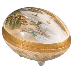 An unusual Satsuma kogo box shaped like an egg, signed Kinkozan-zo
