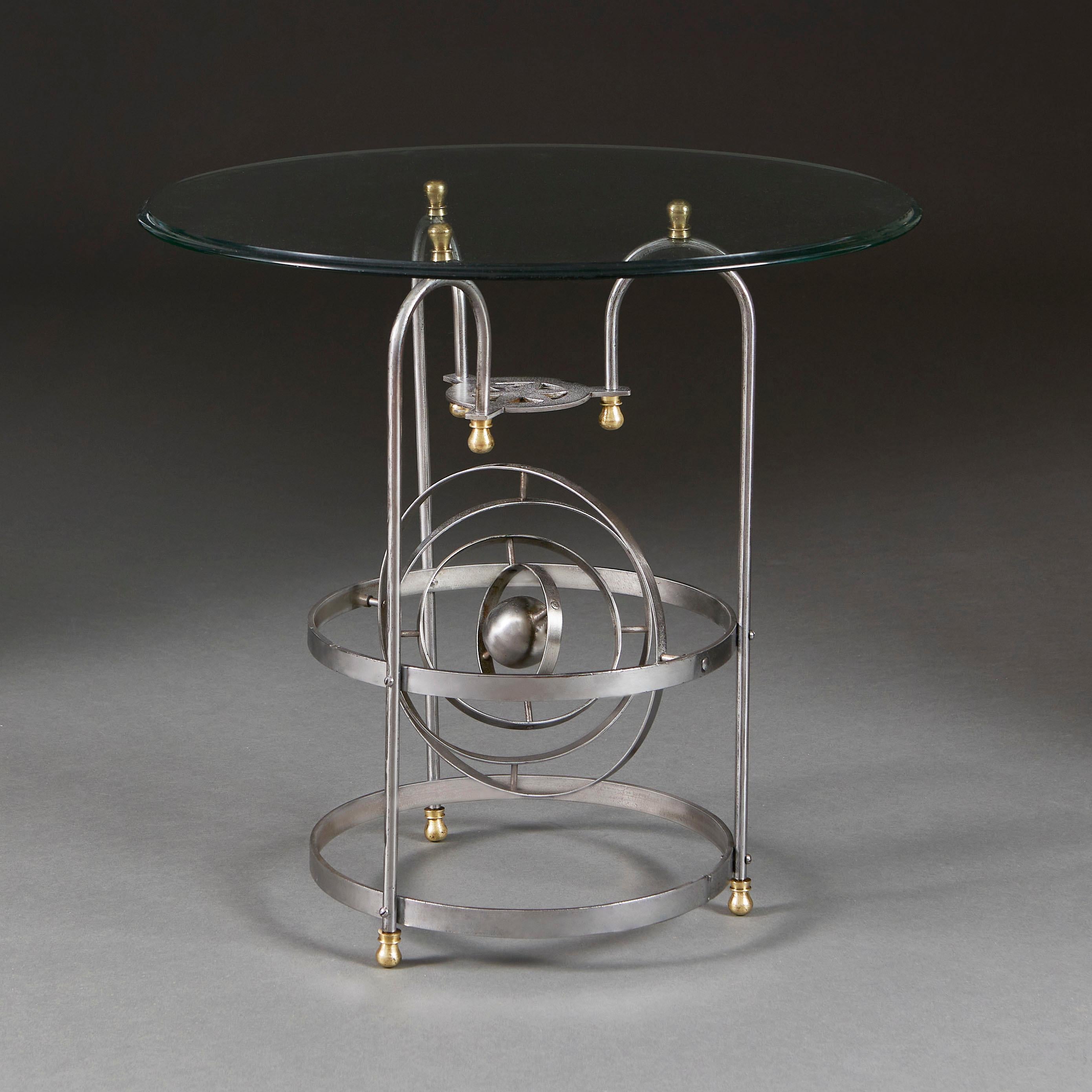 Ein ungewöhnlicher astronomischer Tisch aus Stahl und Messing mit Glasplatte (Französisch) im Angebot