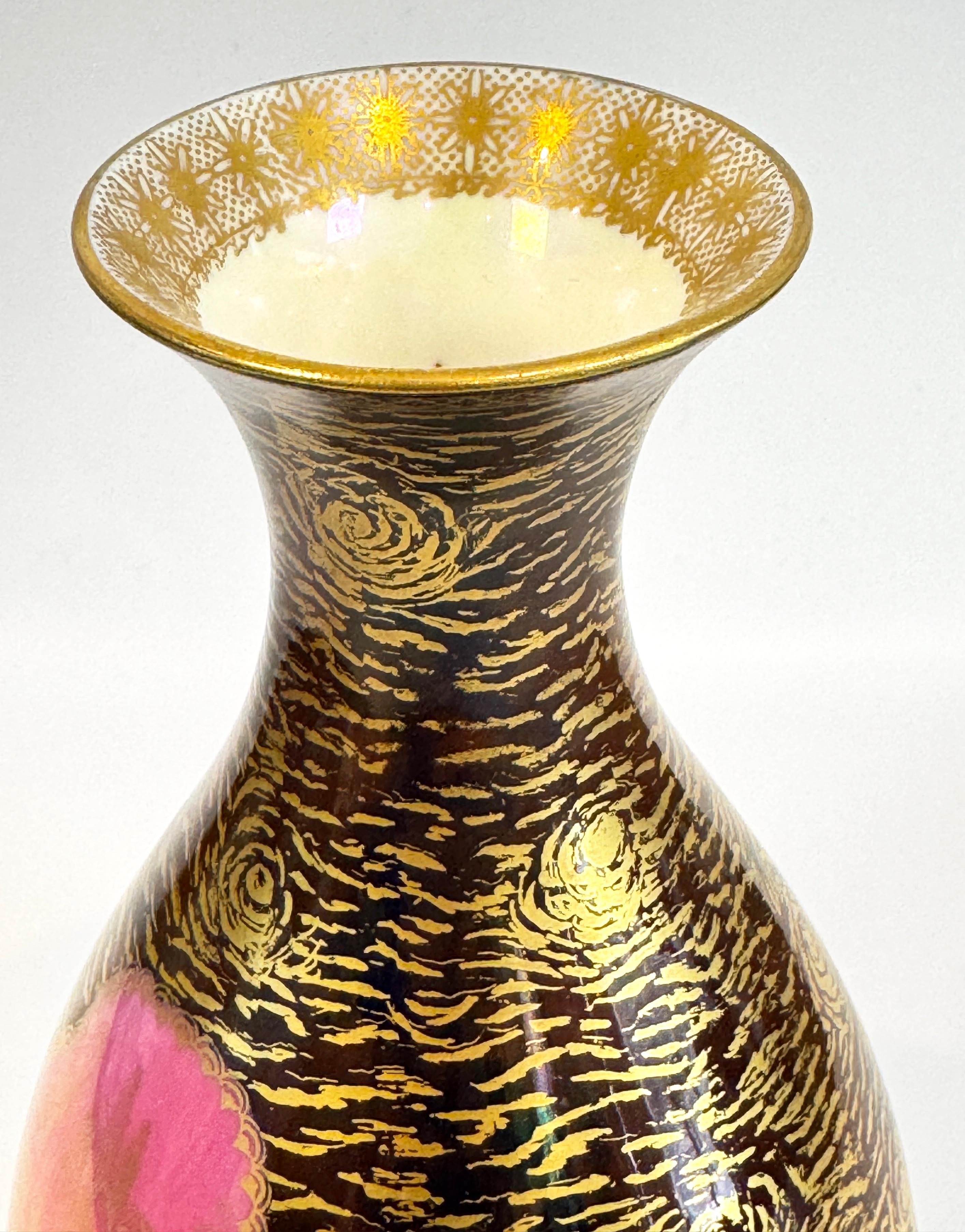 XX secolo Un insolito vaso Wedgwood Lustreware Chocolate Brown & Rose, circa 1920 in vendita