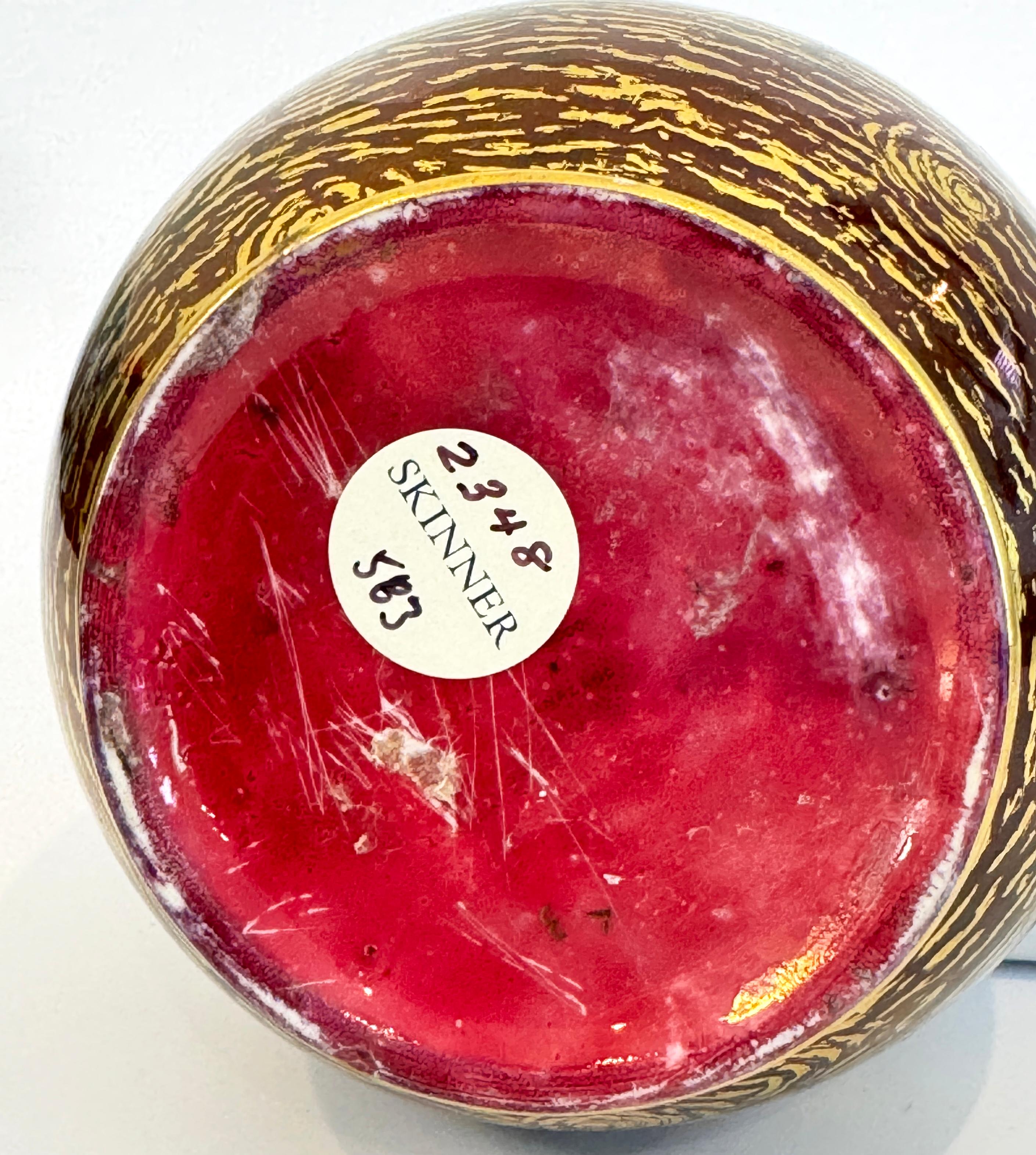 Un insolito vaso Wedgwood Lustreware Chocolate Brown & Rose, circa 1920 in vendita 1