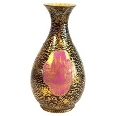 Inusual jarrón Wedgwood Lustreware marrón chocolate y rosa, hacia 1920
