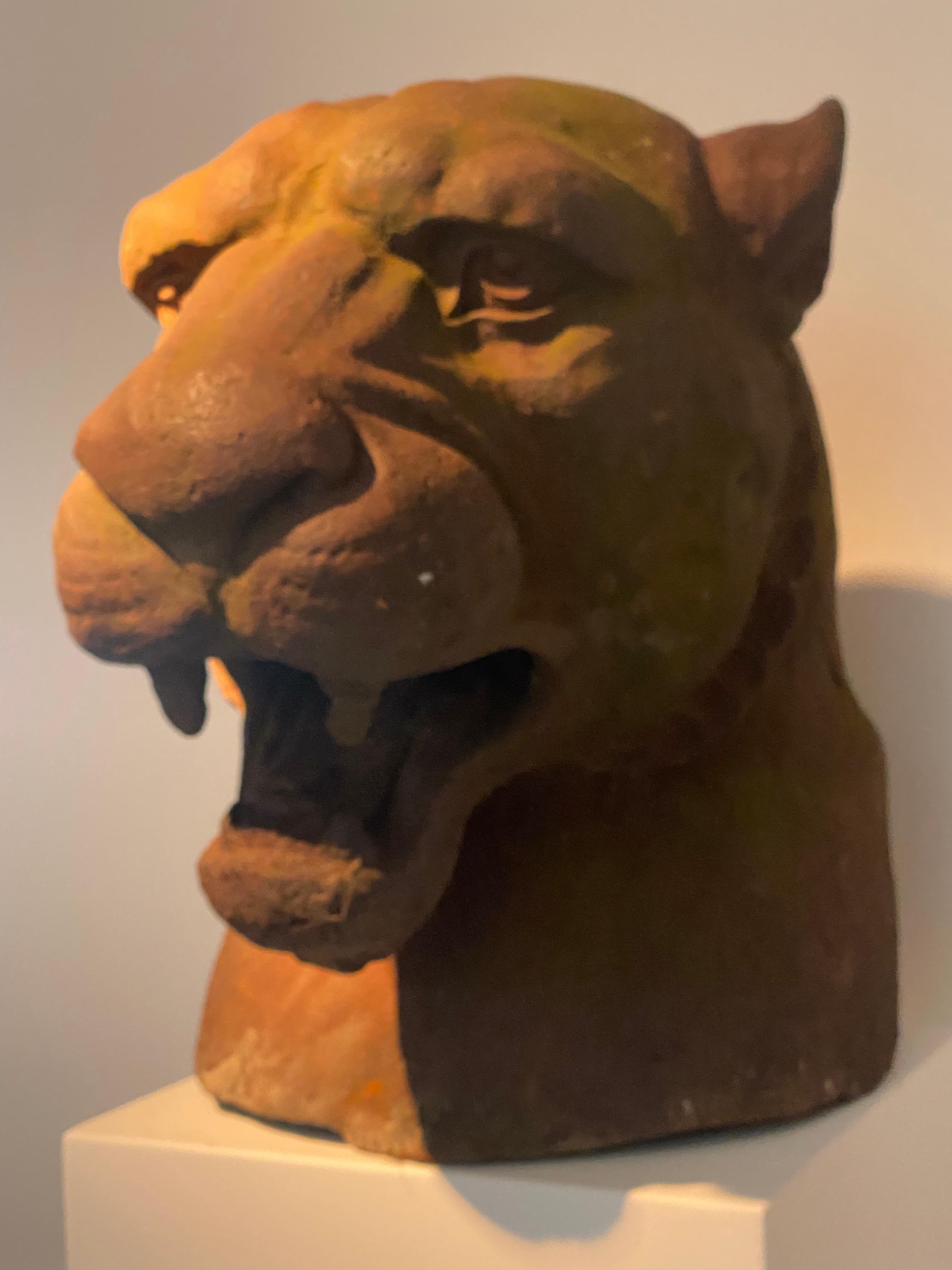 An Vintage Cast Iron Sculpture of a Lioness In Good Condition For Sale In Schellebelle, BE