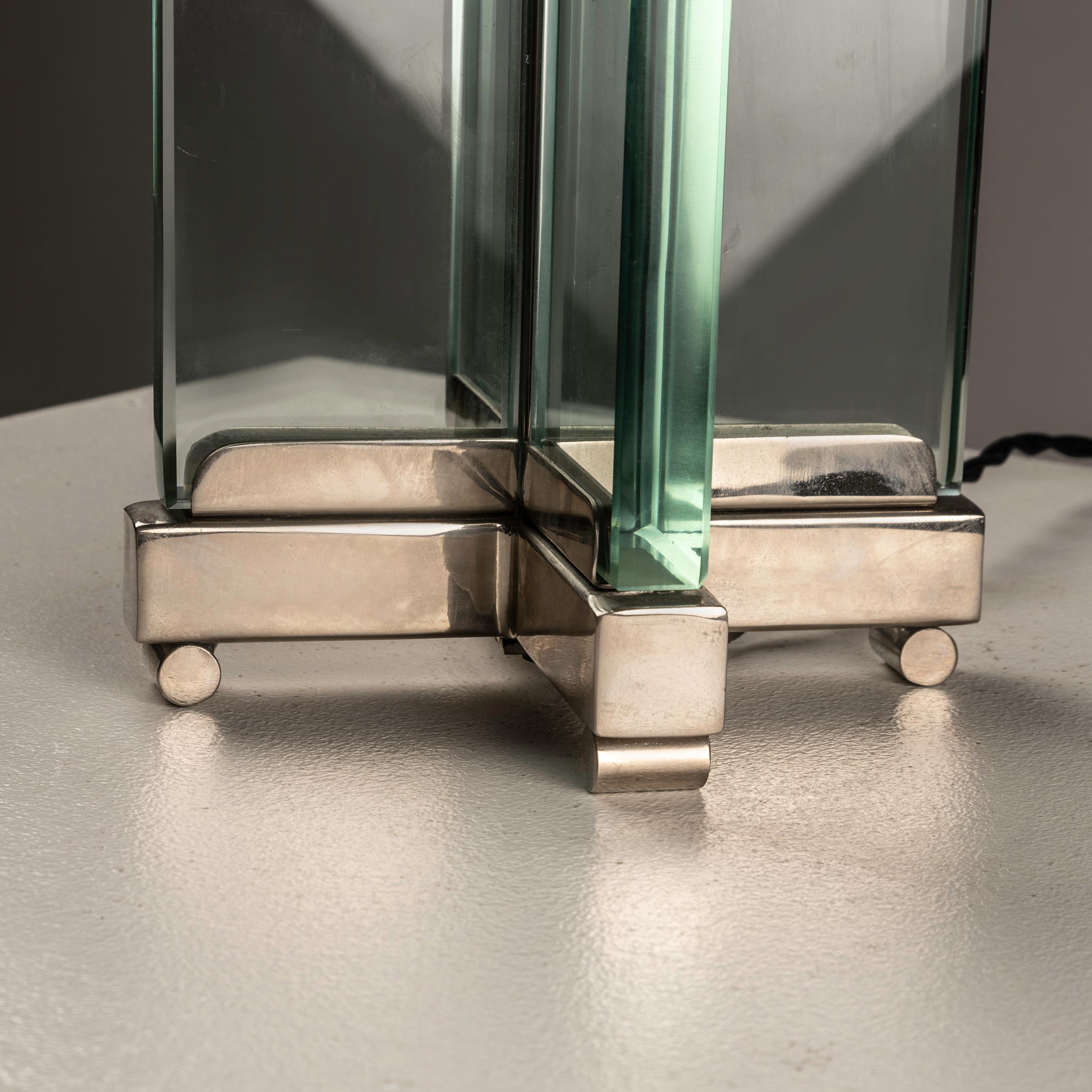 An XXL glass table lamp X Shape by Fontana Arte For Sale 3