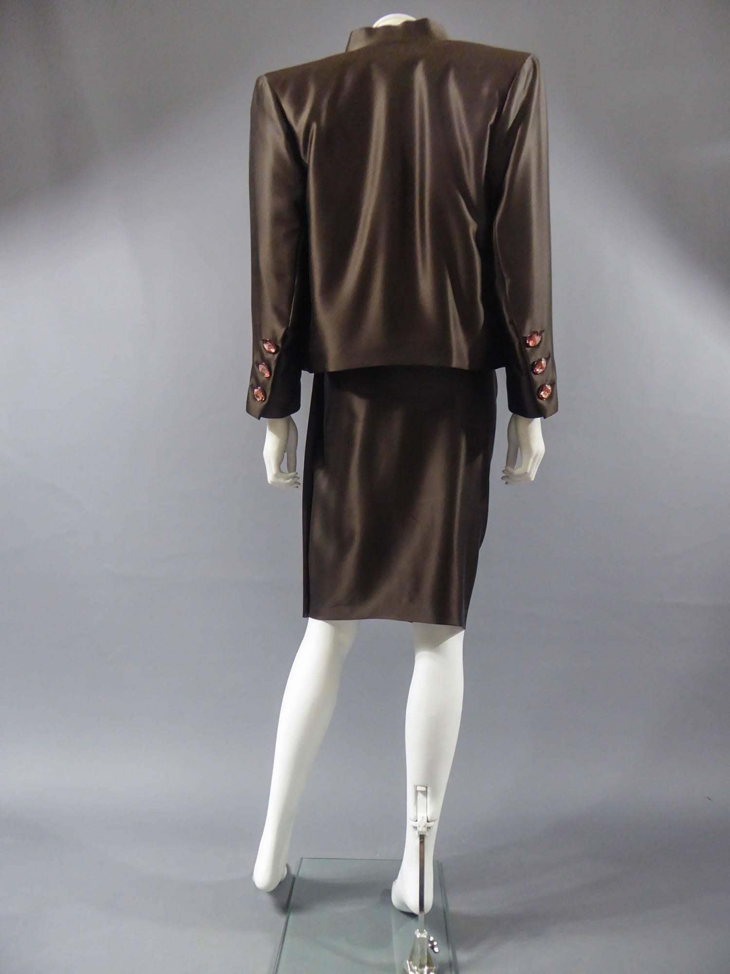 Ein Yves Saint Laurent Couture Abend-Set Nummeriert 65123, um 1989 im Angebot 8