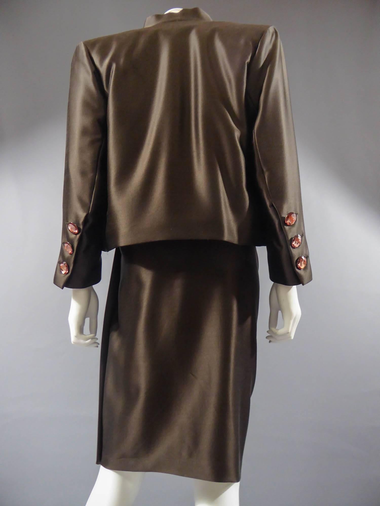 Ein Yves Saint Laurent Couture Abend-Set Nummeriert 65123, um 1989 im Angebot 9