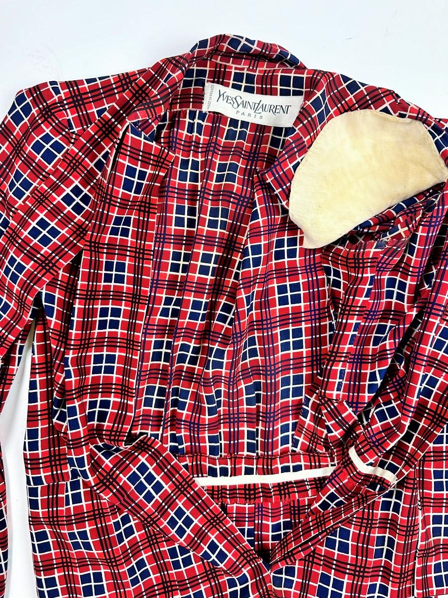 Robe de défilé de mode en taffetas imprimé Yves Saint Laurent Couture - 1972 en vente 11