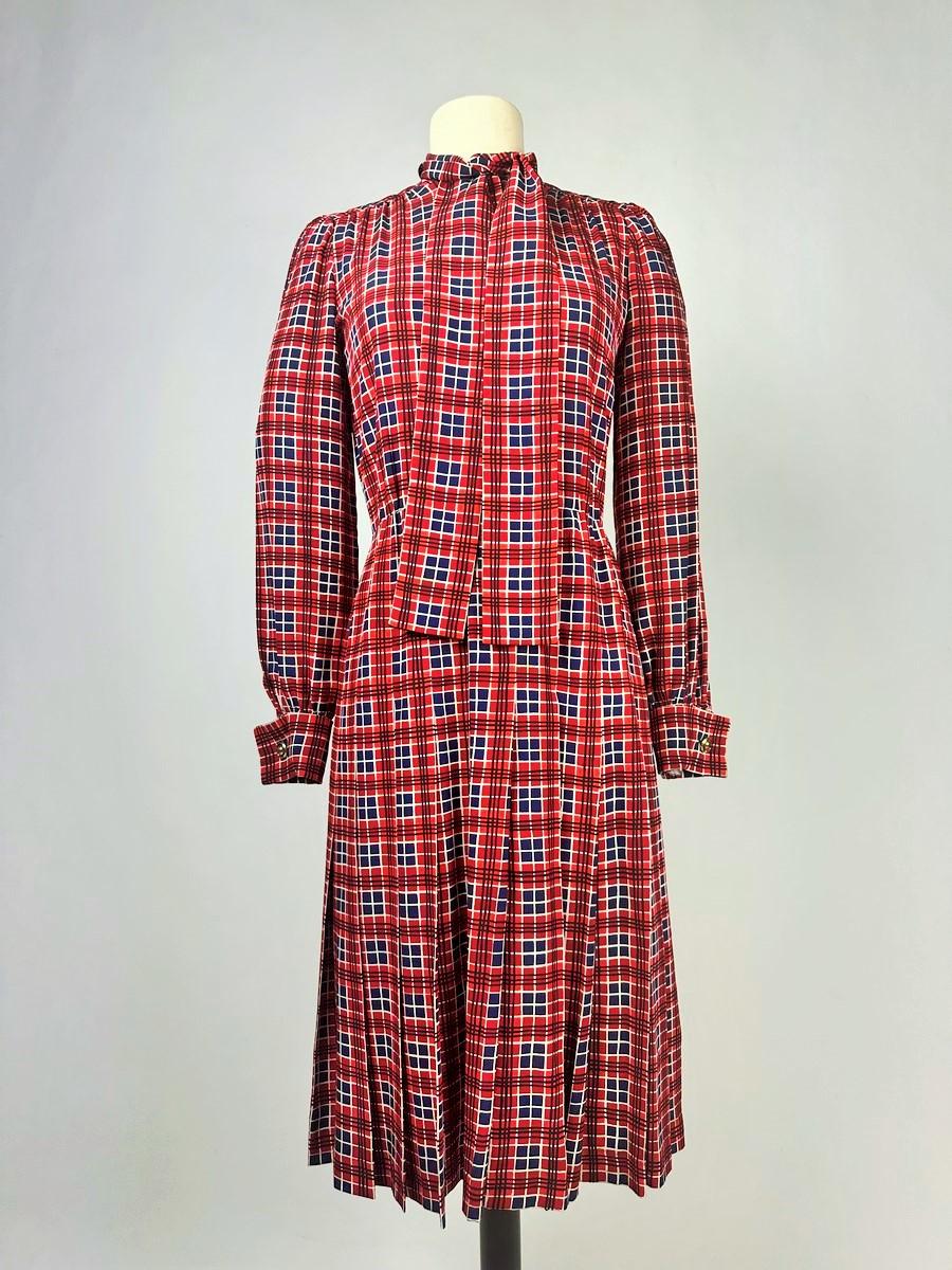 Robe de défilé de mode en taffetas imprimé Yves Saint Laurent Couture - 1972 en vente 12