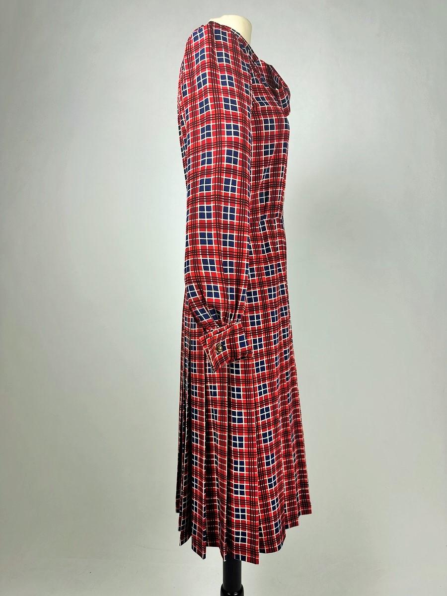 Robe de défilé de mode en taffetas imprimé Yves Saint Laurent Couture - 1972 en vente 13
