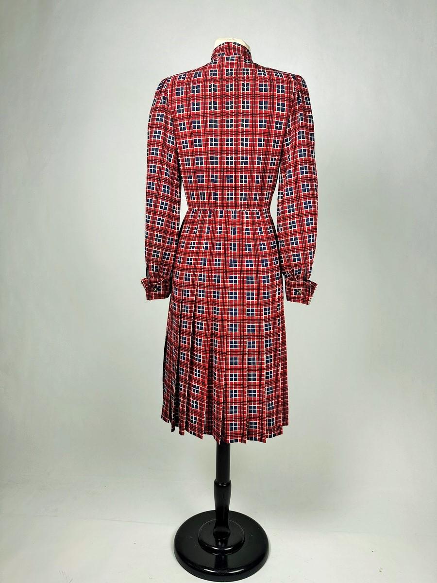 An Yves Saint Laurent Couture Fashion show Dress in Printed Taffeta - 1972 15