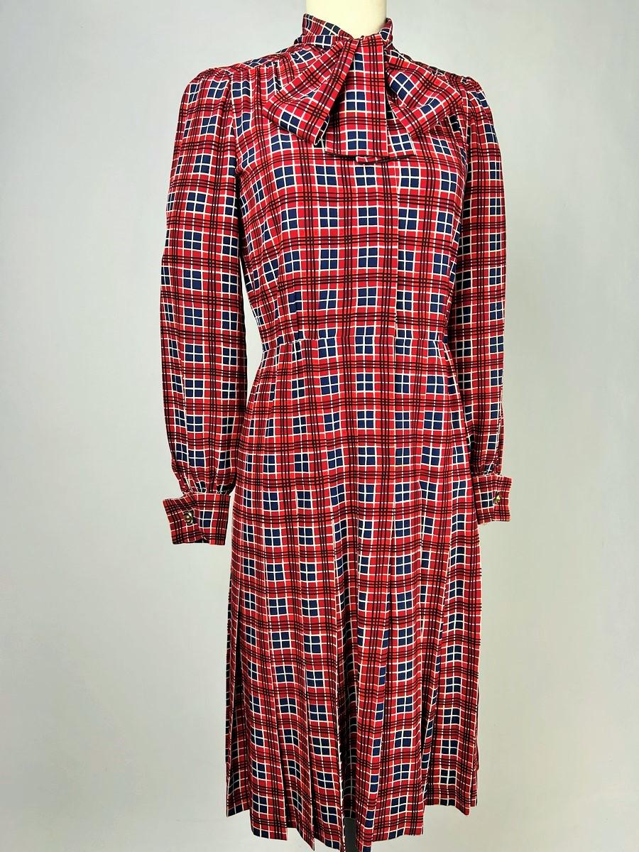 Robe de défilé de mode en taffetas imprimé Yves Saint Laurent Couture - 1972 Bon état - En vente à Toulon, FR